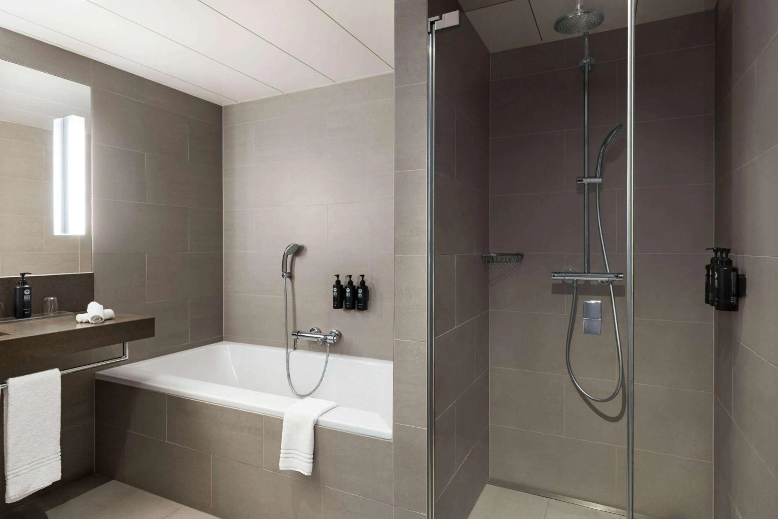 TV and multimedia in Vienna House by Wyndham zur Bleiche Schaffhausen