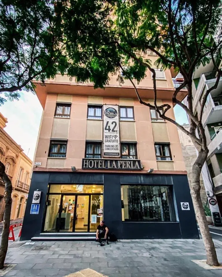 Property building in La Perla Property building in La Perla