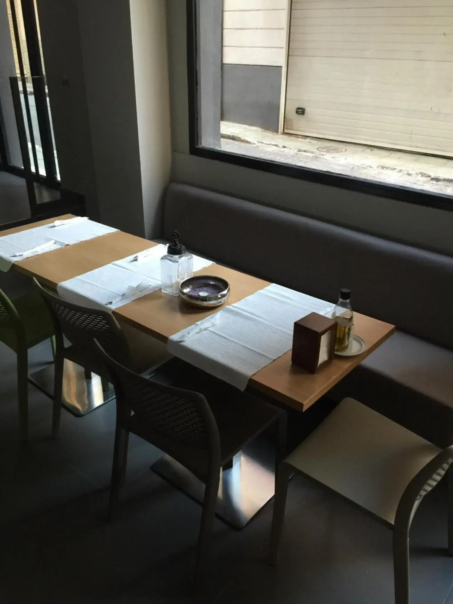 Restaurant/places to eat in La Perla Restaurant/places to eat in La Perla