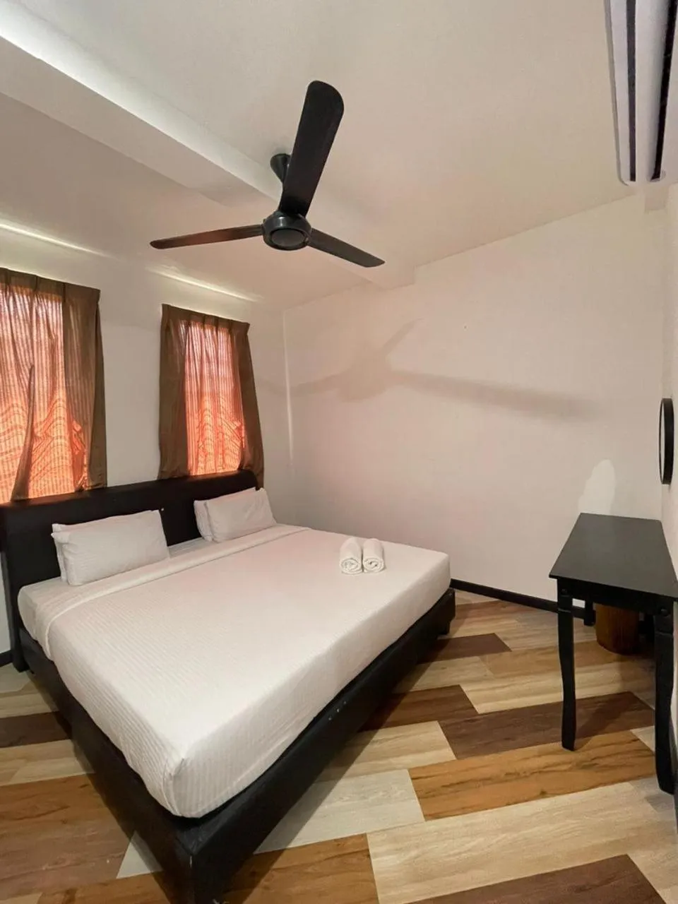 Bed in RNK BoutiQue HOTEL