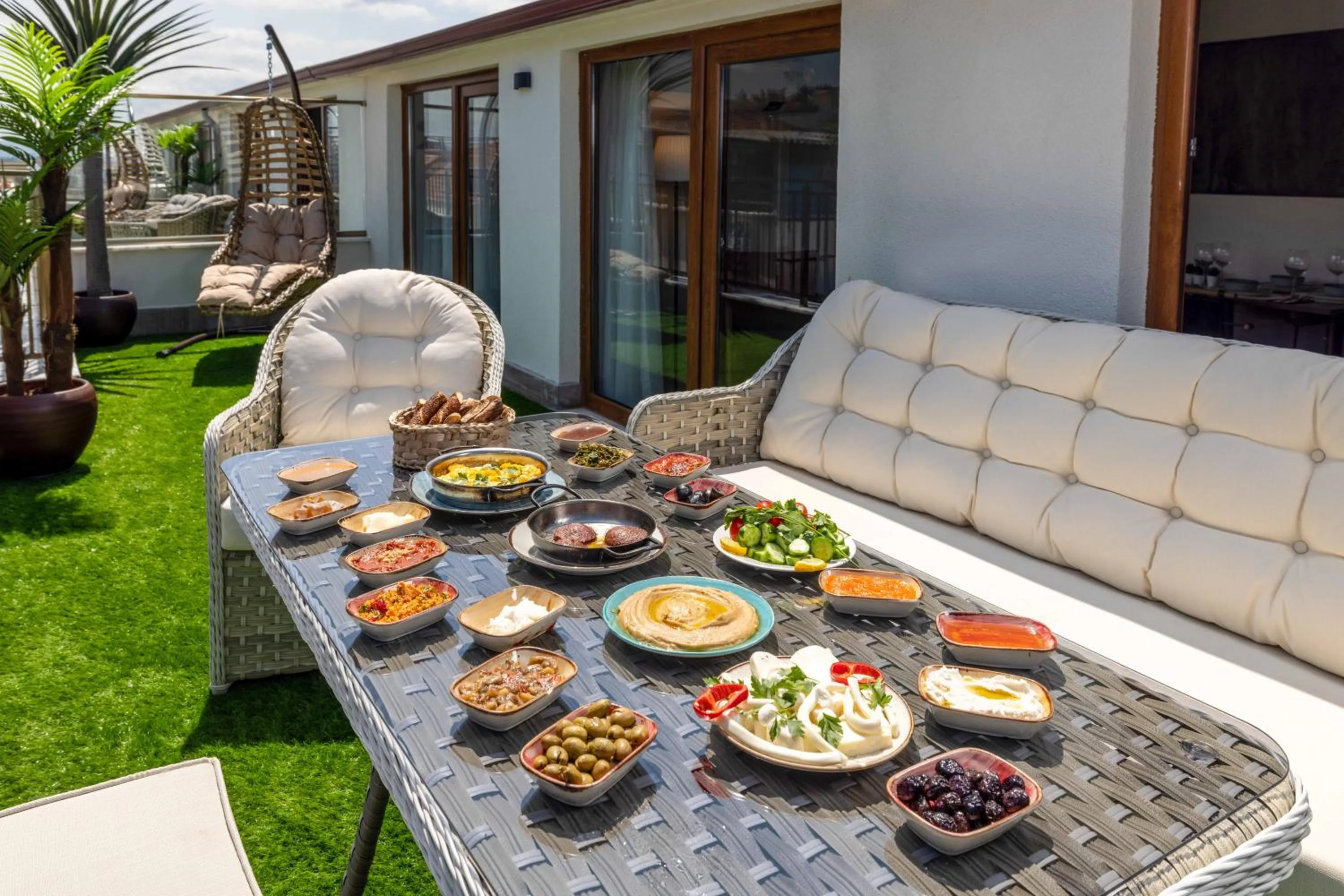 Dinner in Monnas Suite