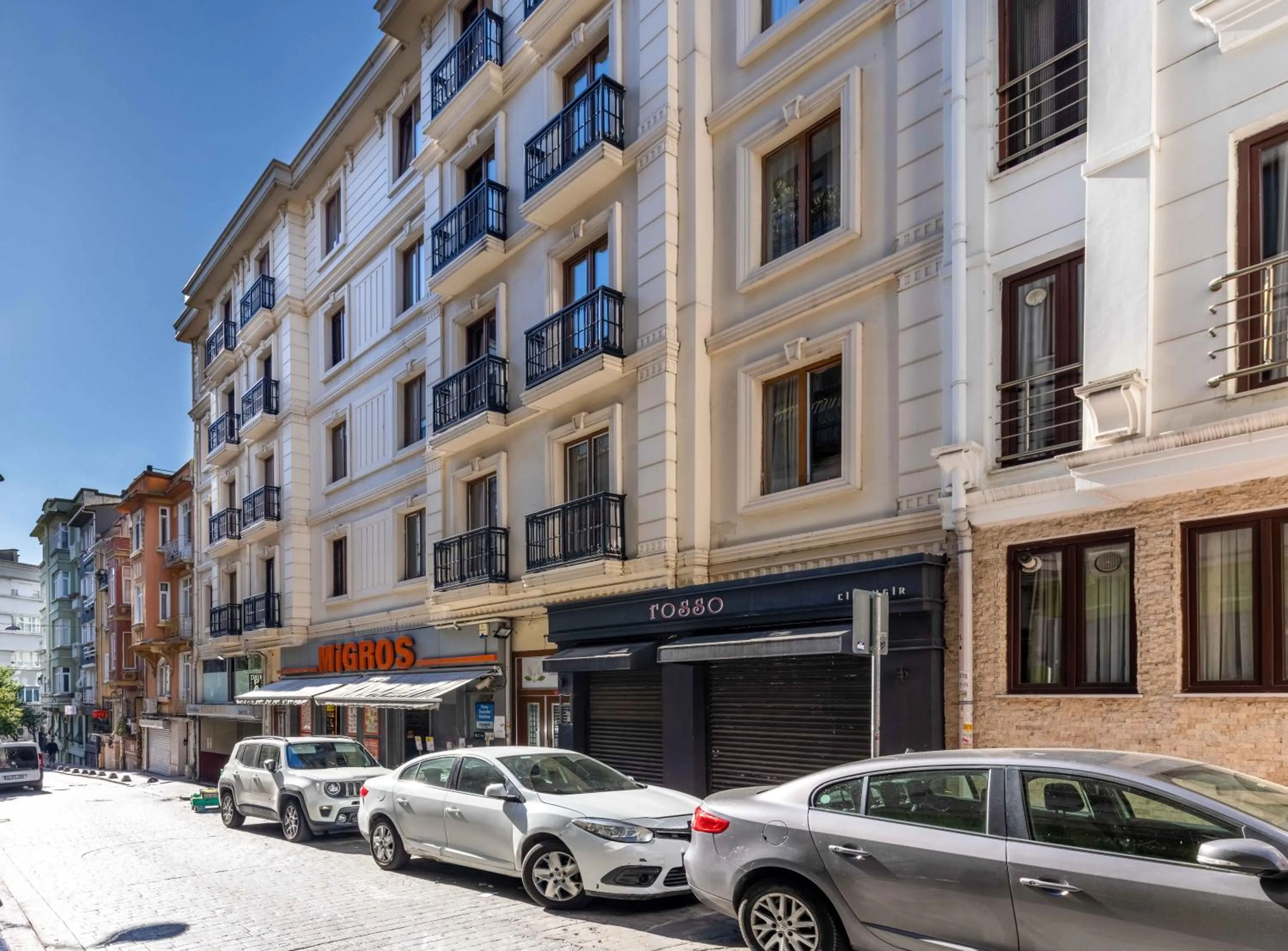 Street view in Monnas Suite