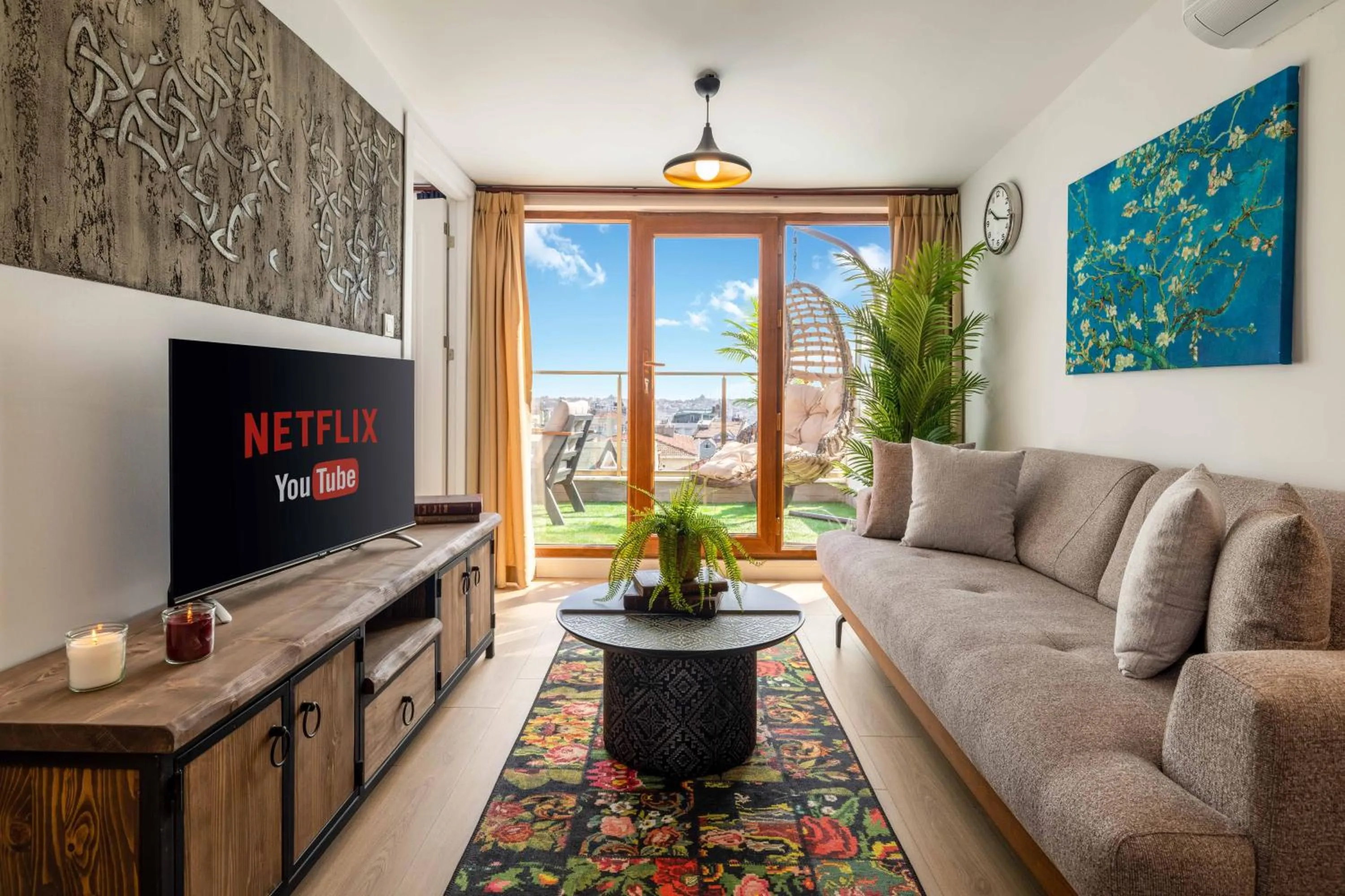 TV and multimedia in Monnas Suite