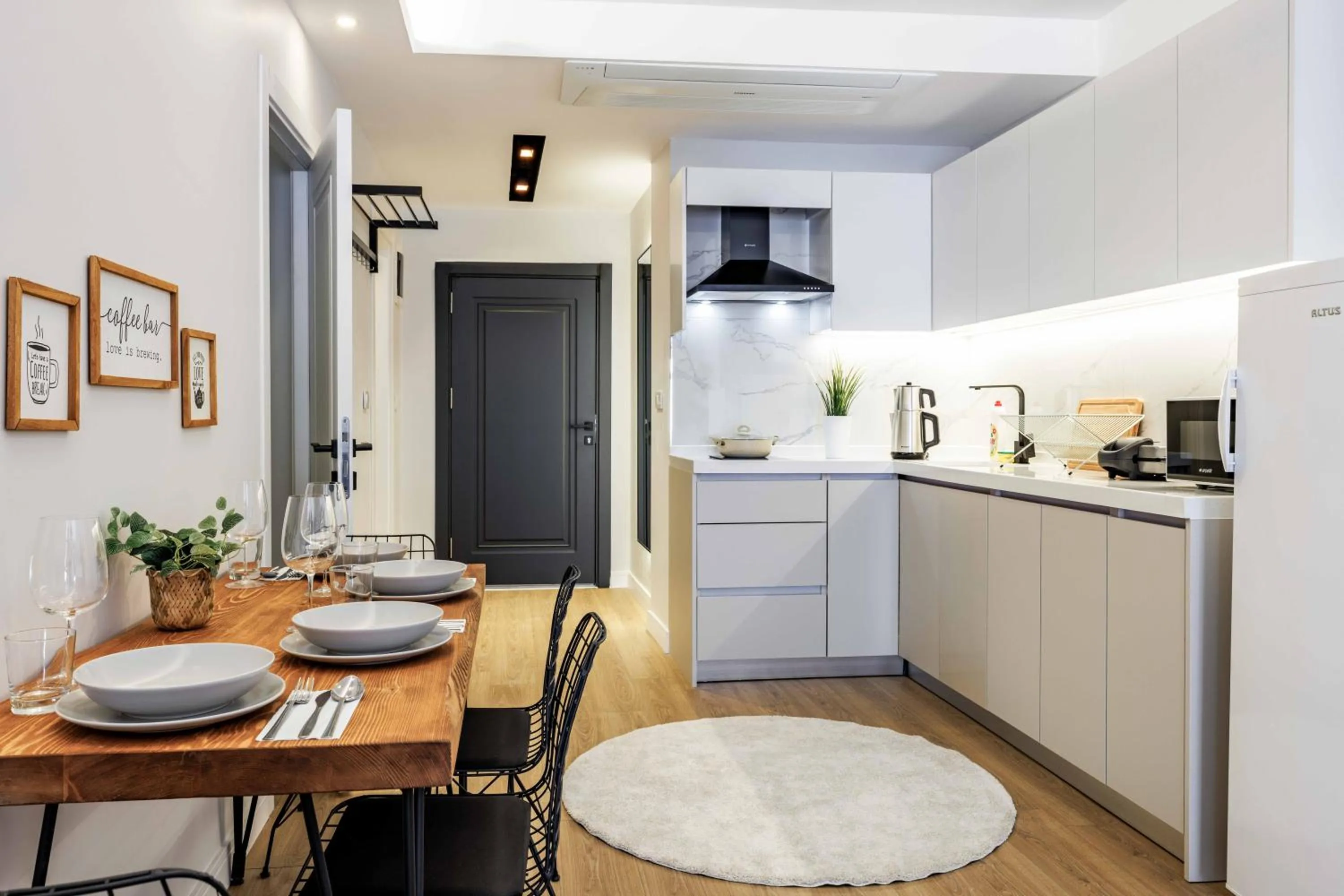 Coffee/tea facilities in Monnas Suite