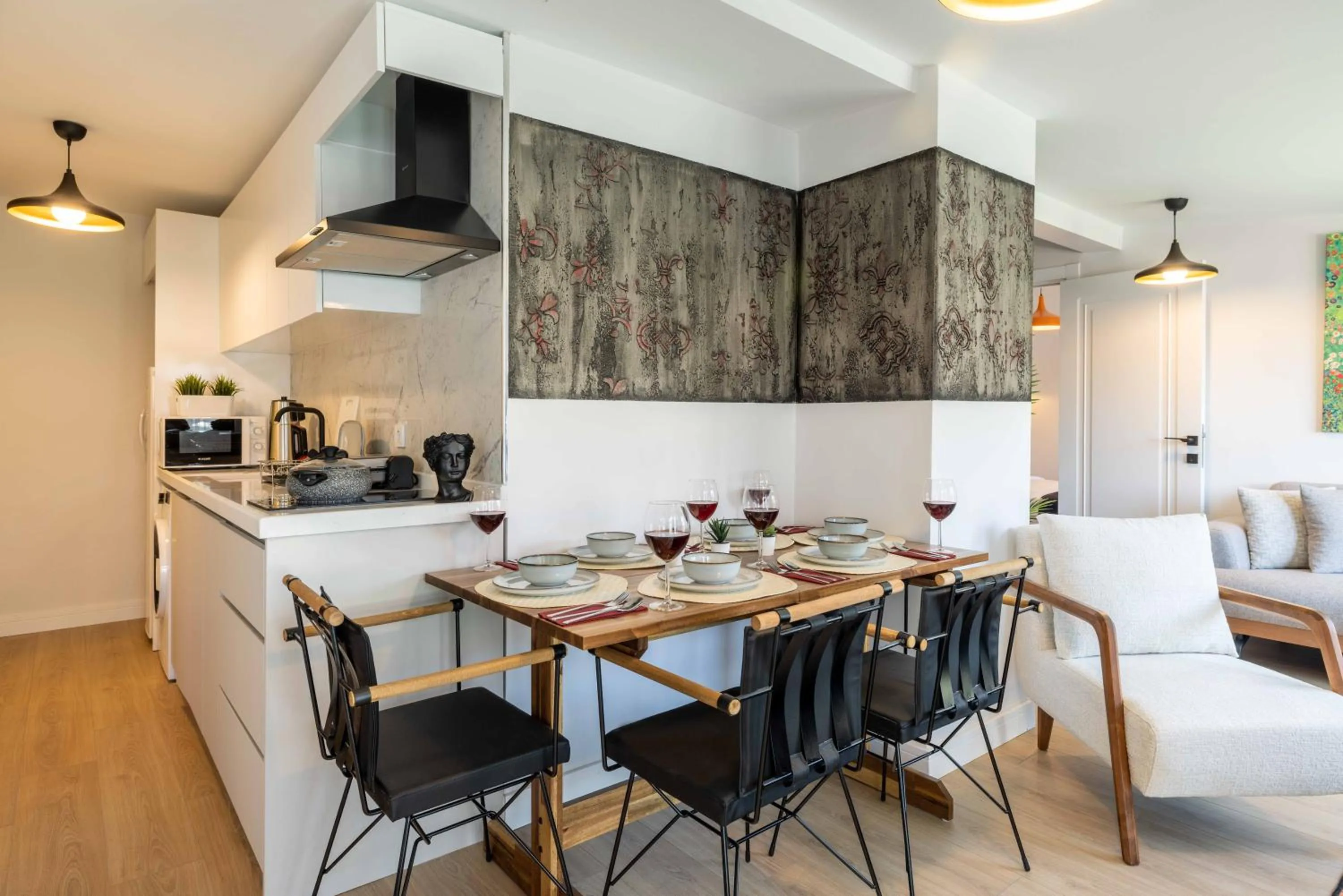 Kitchen or kitchenette in Monnas Suite