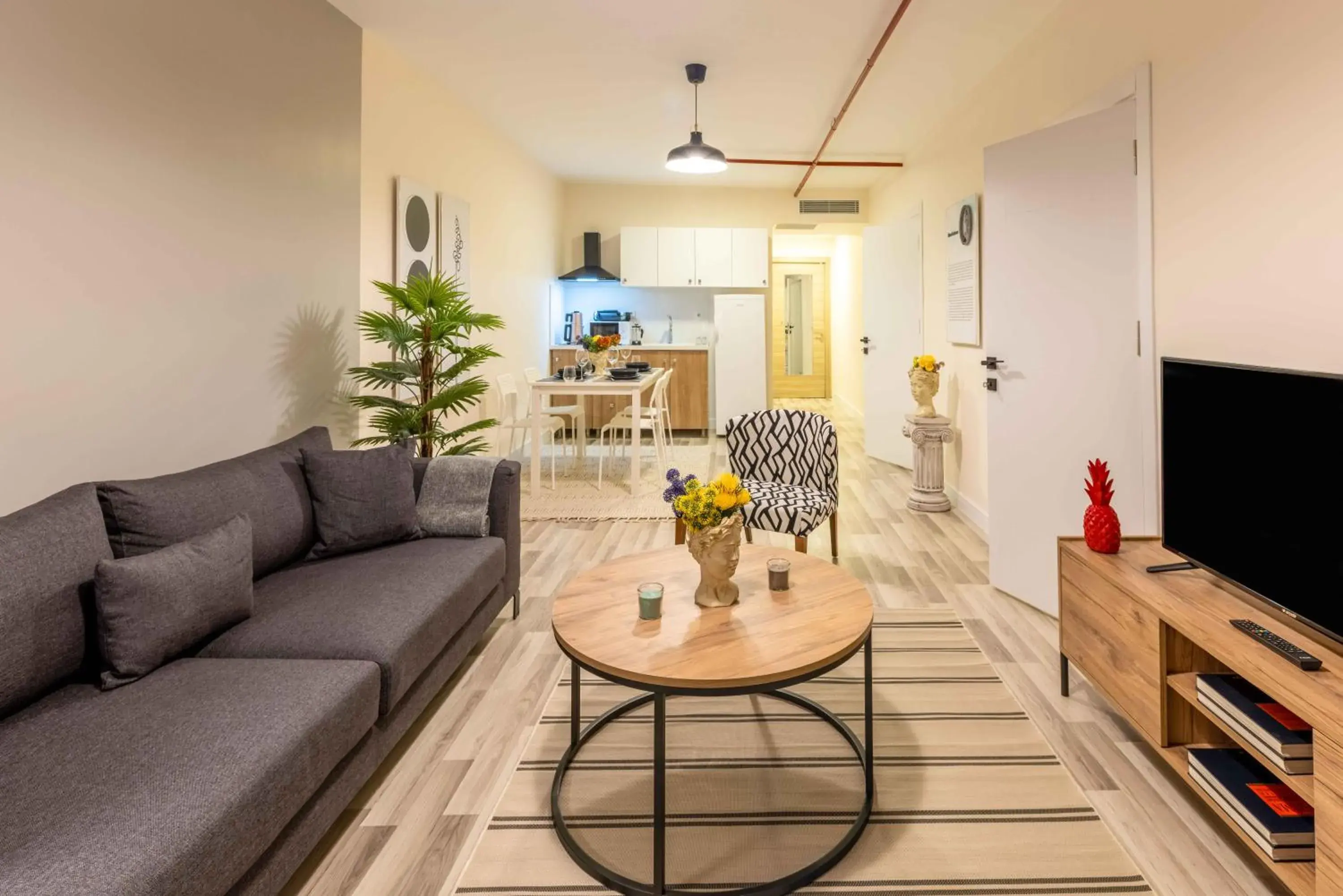 Three-Bedroom Apartment in Monnas Suite Three-Bedroom Apartment in Monnas Suite