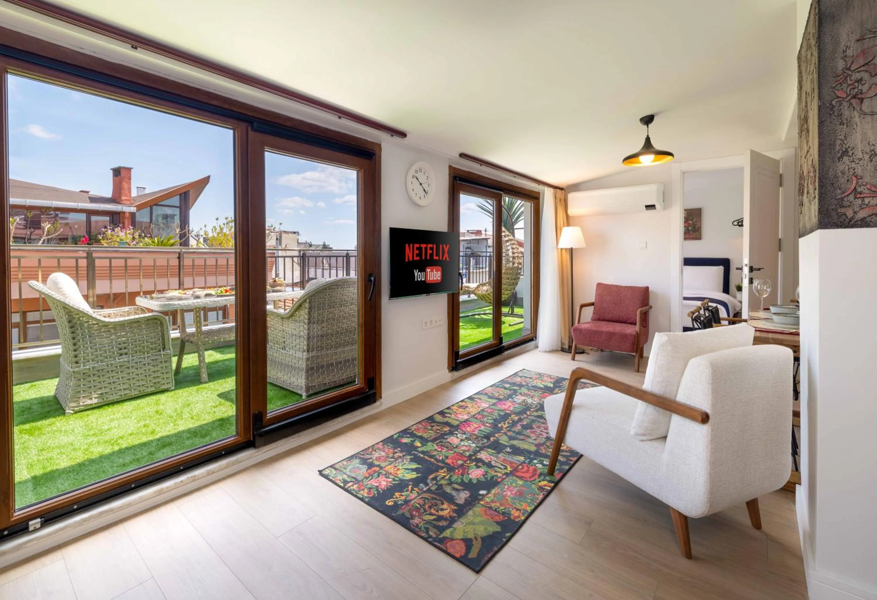 TV and multimedia in Monnas Suite