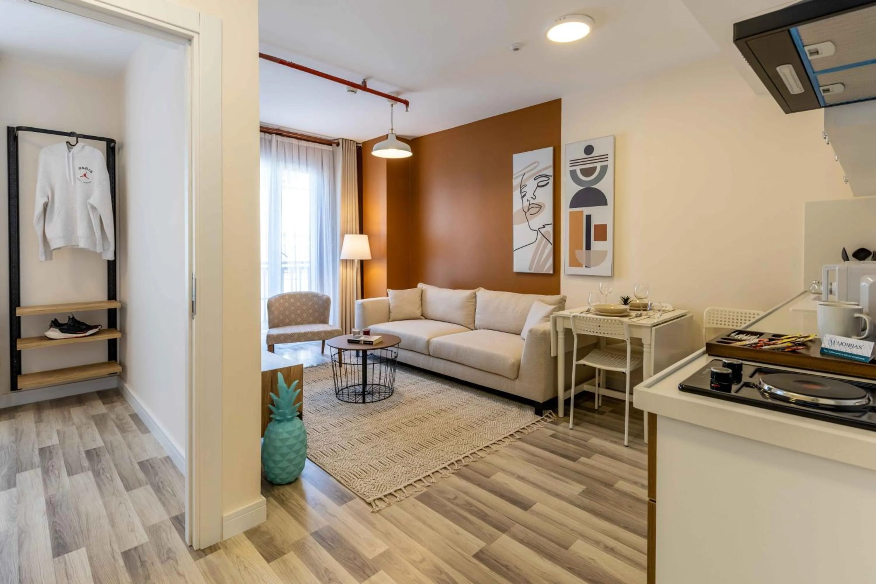 Kitchen or kitchenette in Monnas Suite