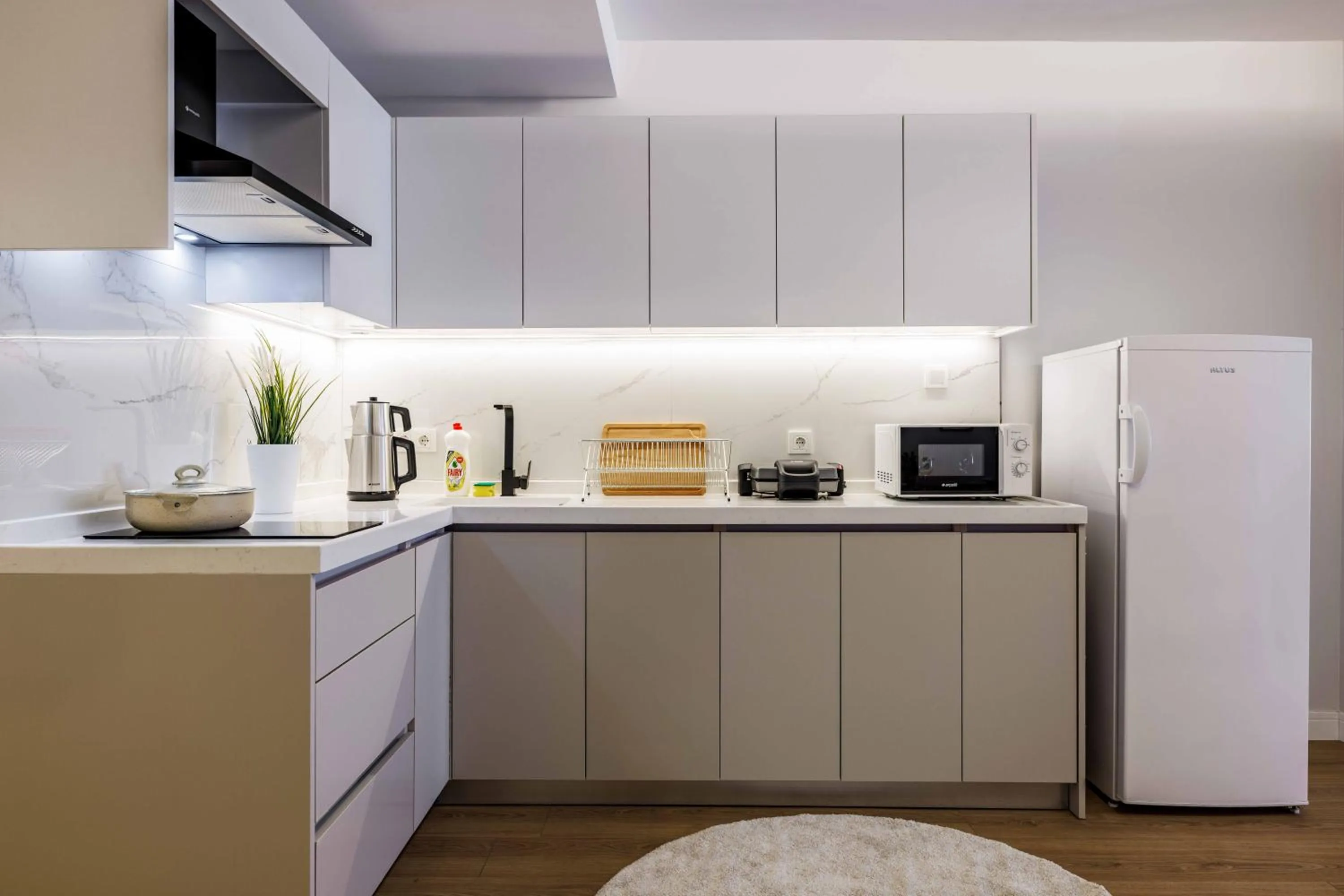 Kitchen or kitchenette in Monnas Suite