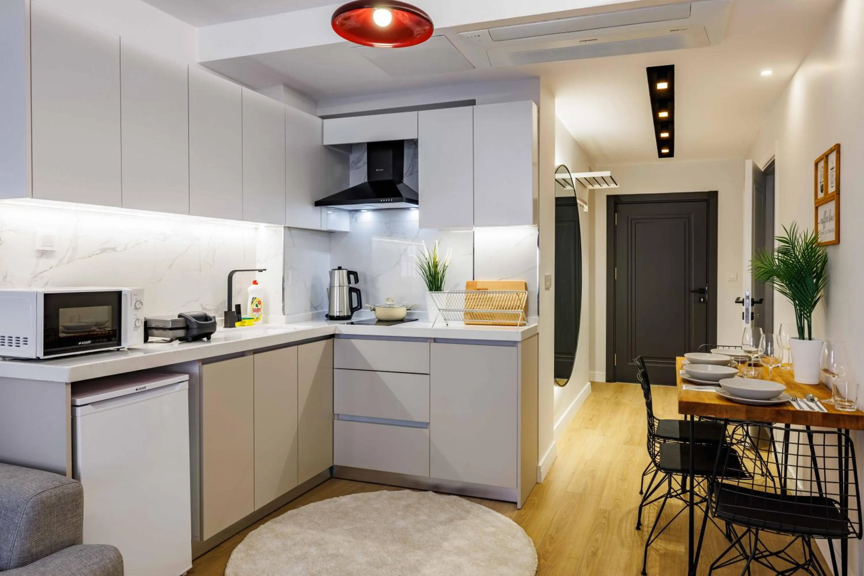 Kitchen or kitchenette in Monnas Suite