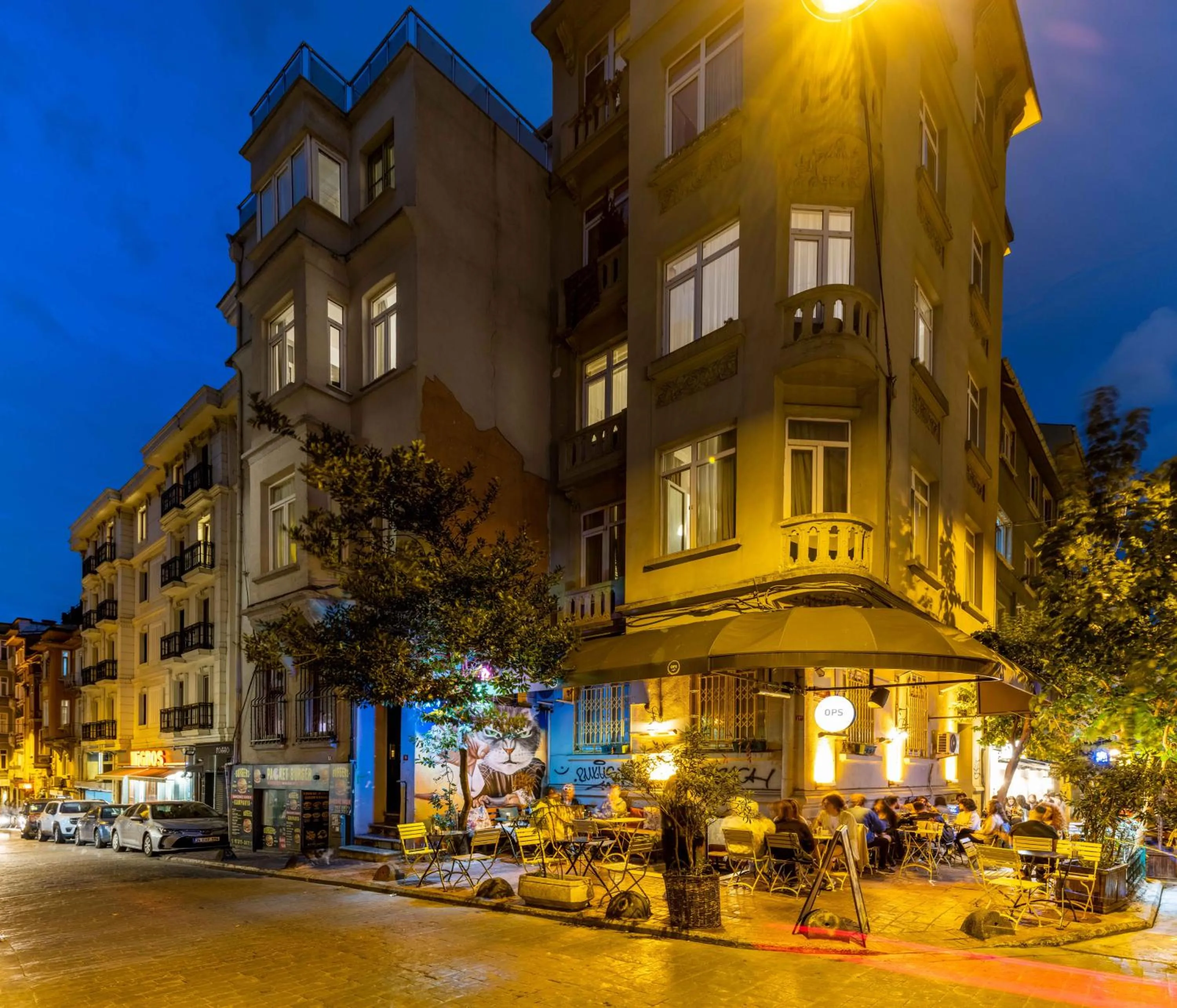 Night in Monnas Suite