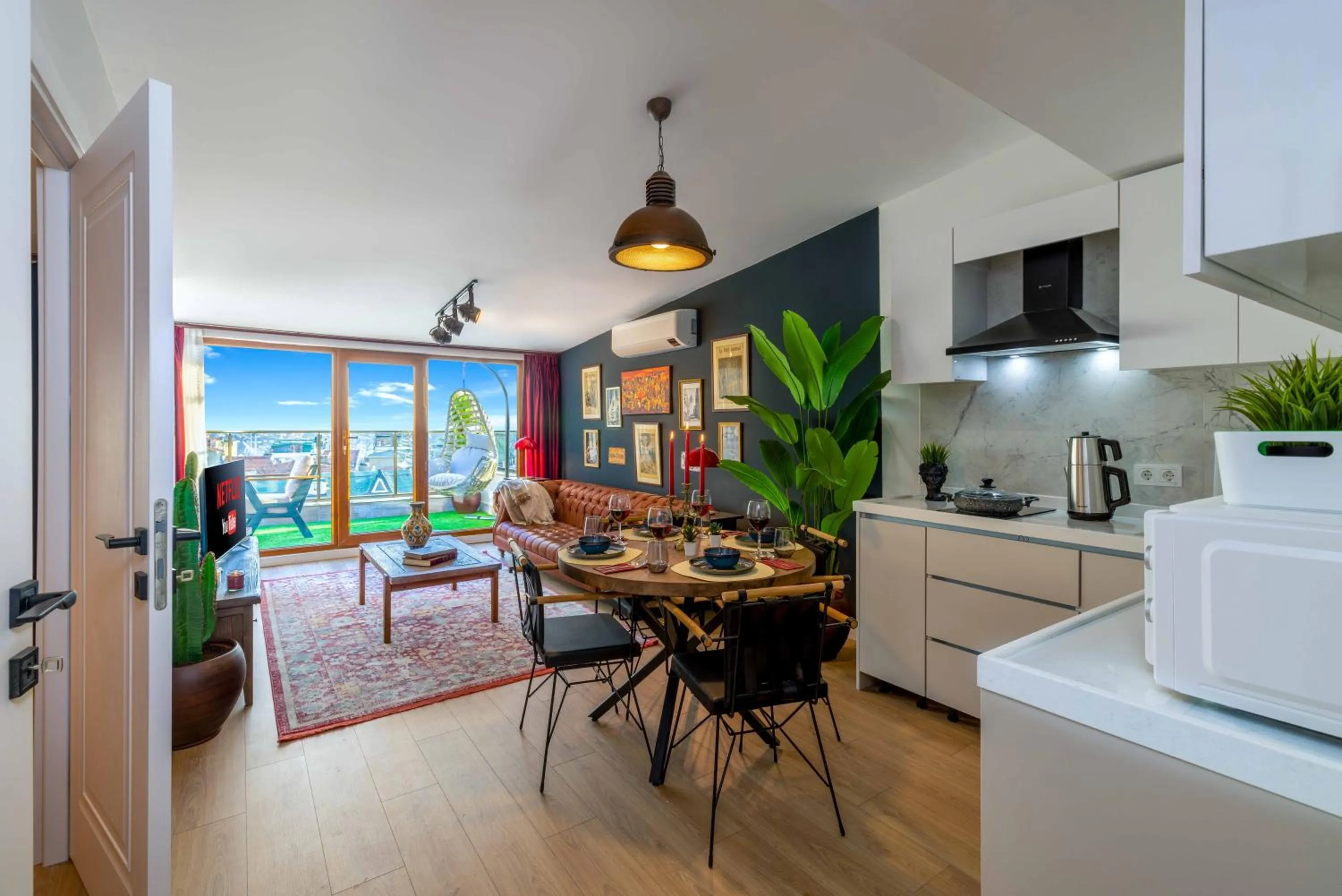 Kitchen or kitchenette in Monnas Suite