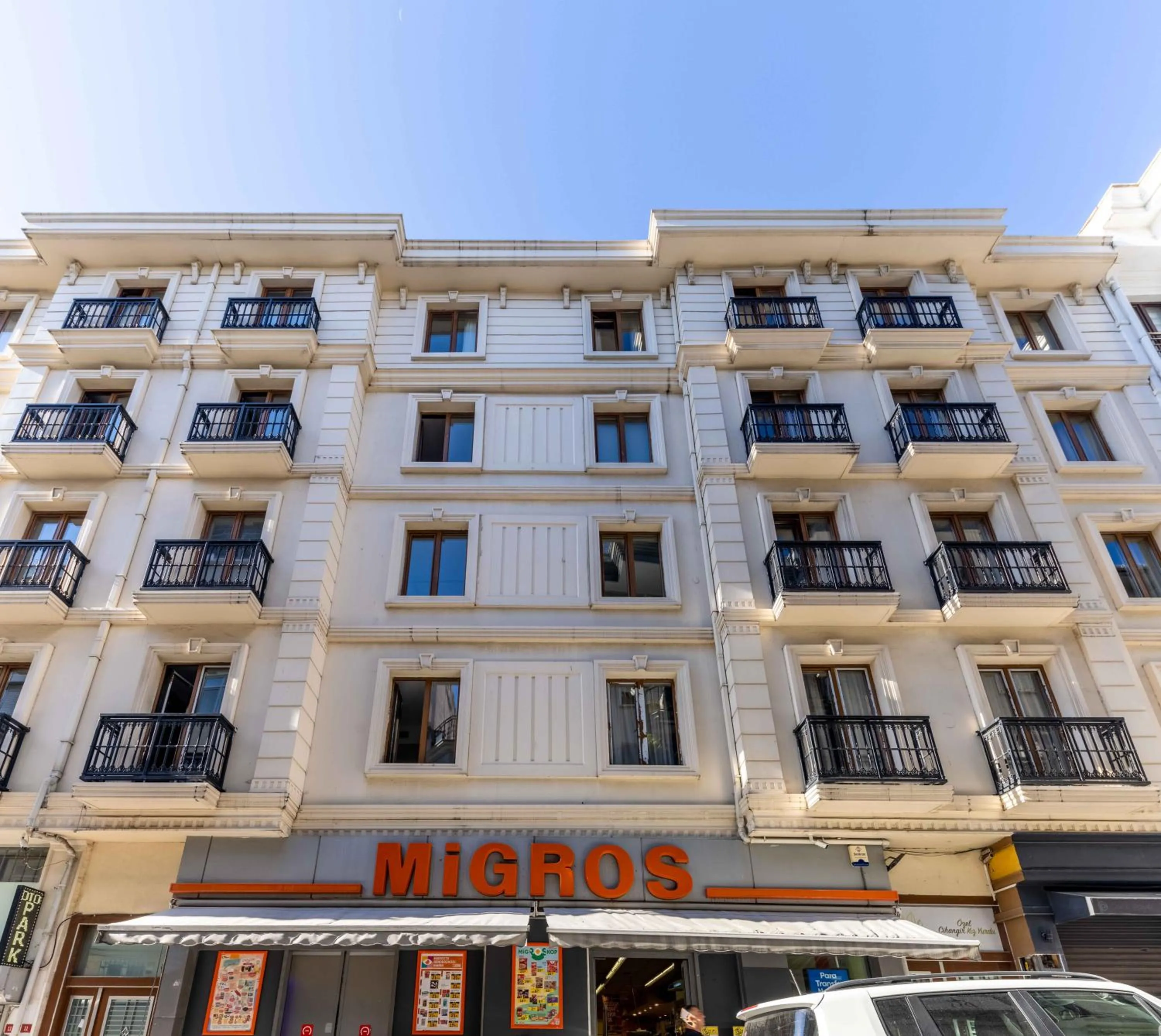 Property building in Monnas Suite