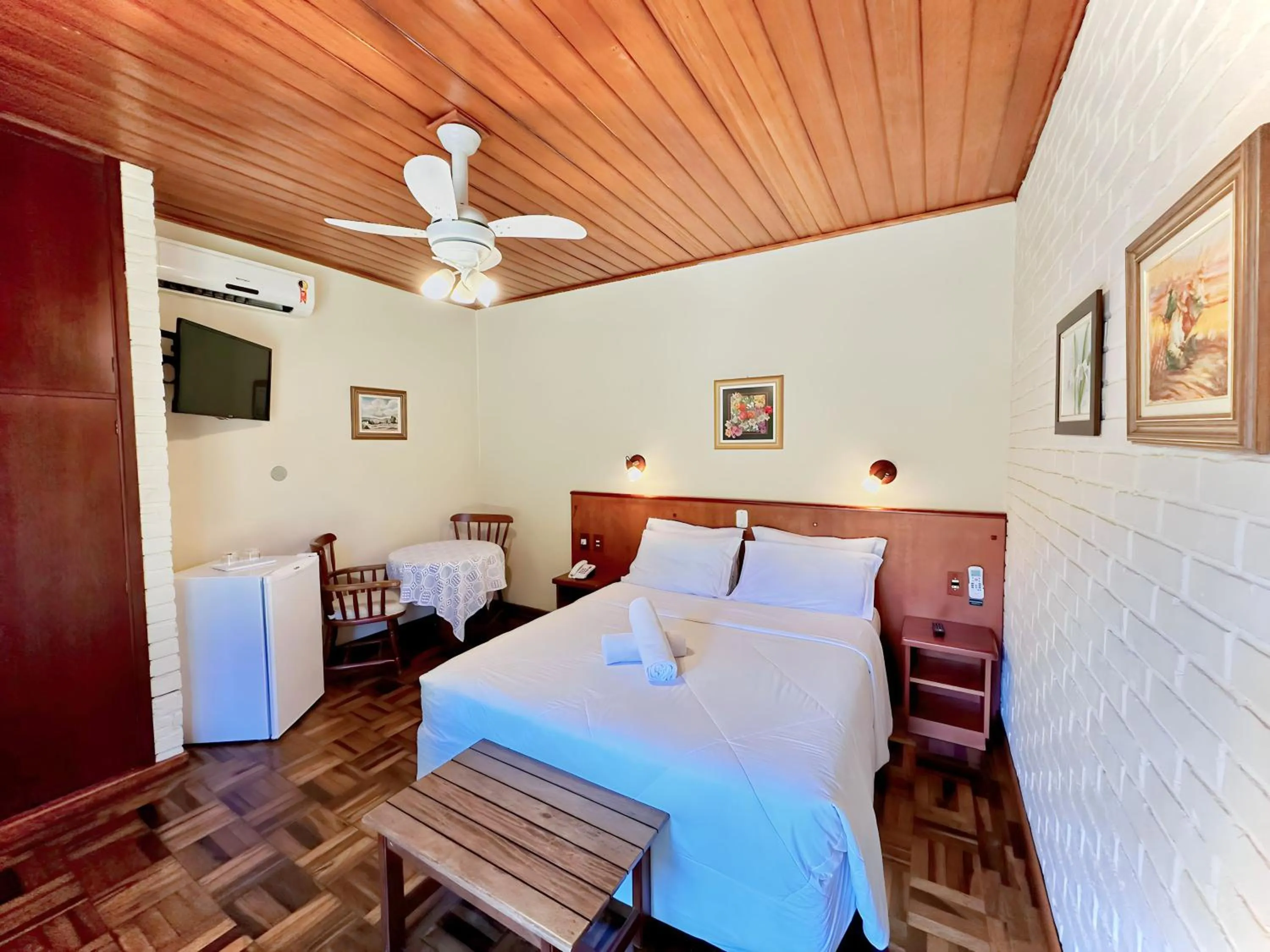 Bedroom, Bed in Natur Hotel - 700m da Rua Coberta