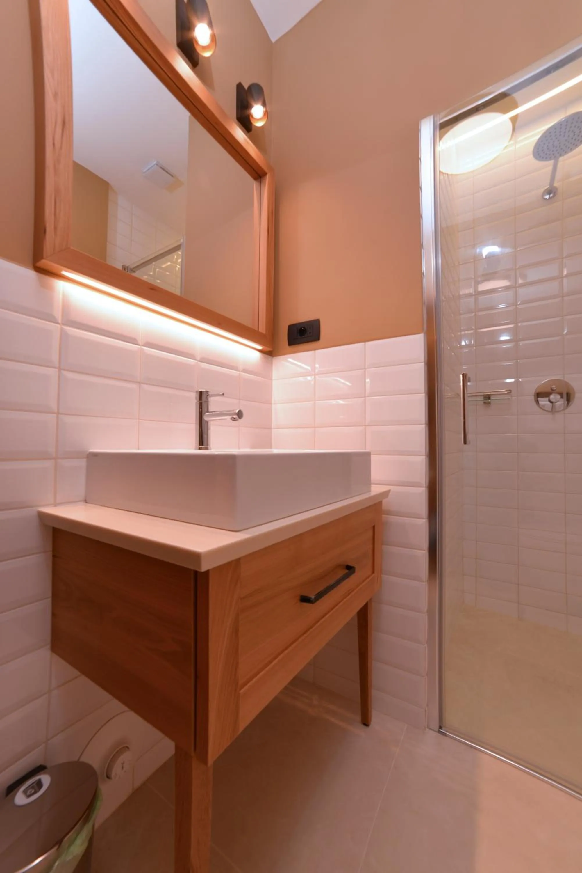 Shower in Guesthouse Les