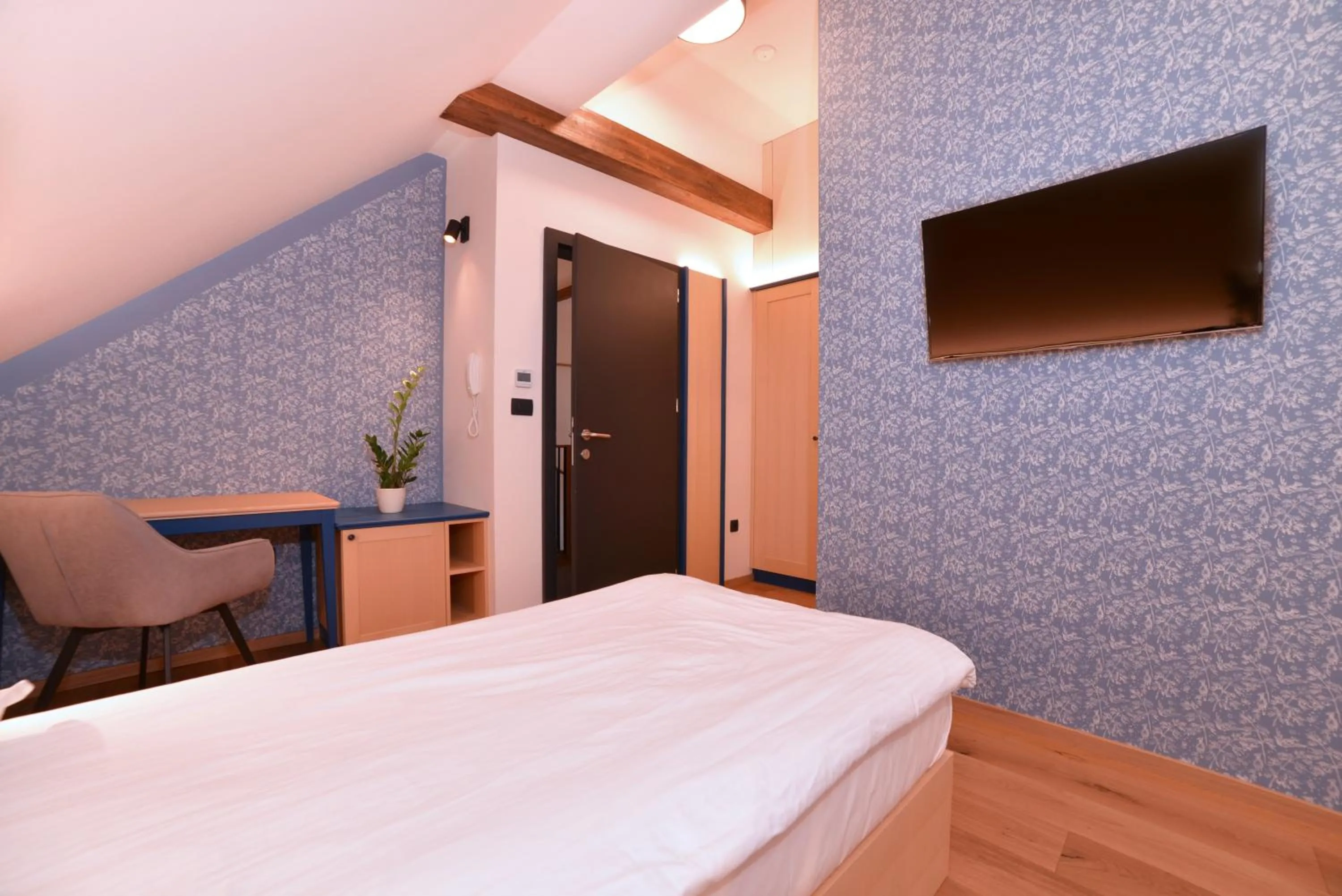 Photo of the whole room, Bed in Guesthouse Les