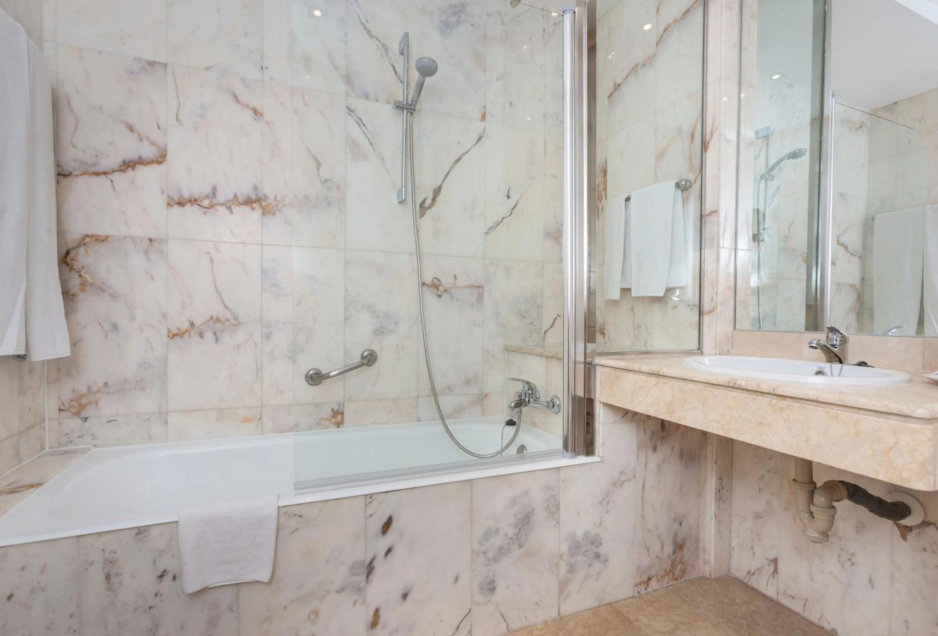 Bathroom in Globales Cortijo Blanco