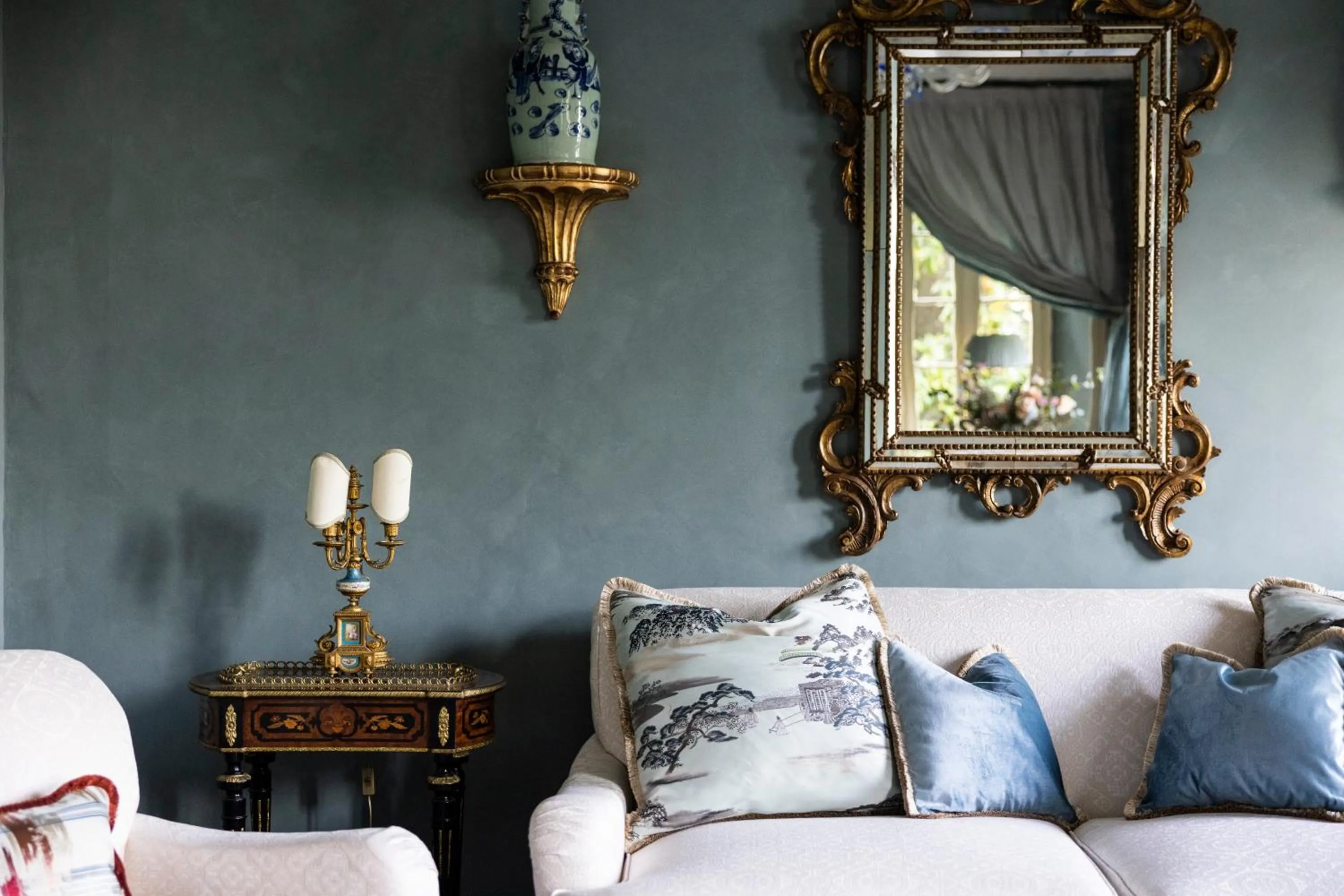 Decorative detail in Passalacqua