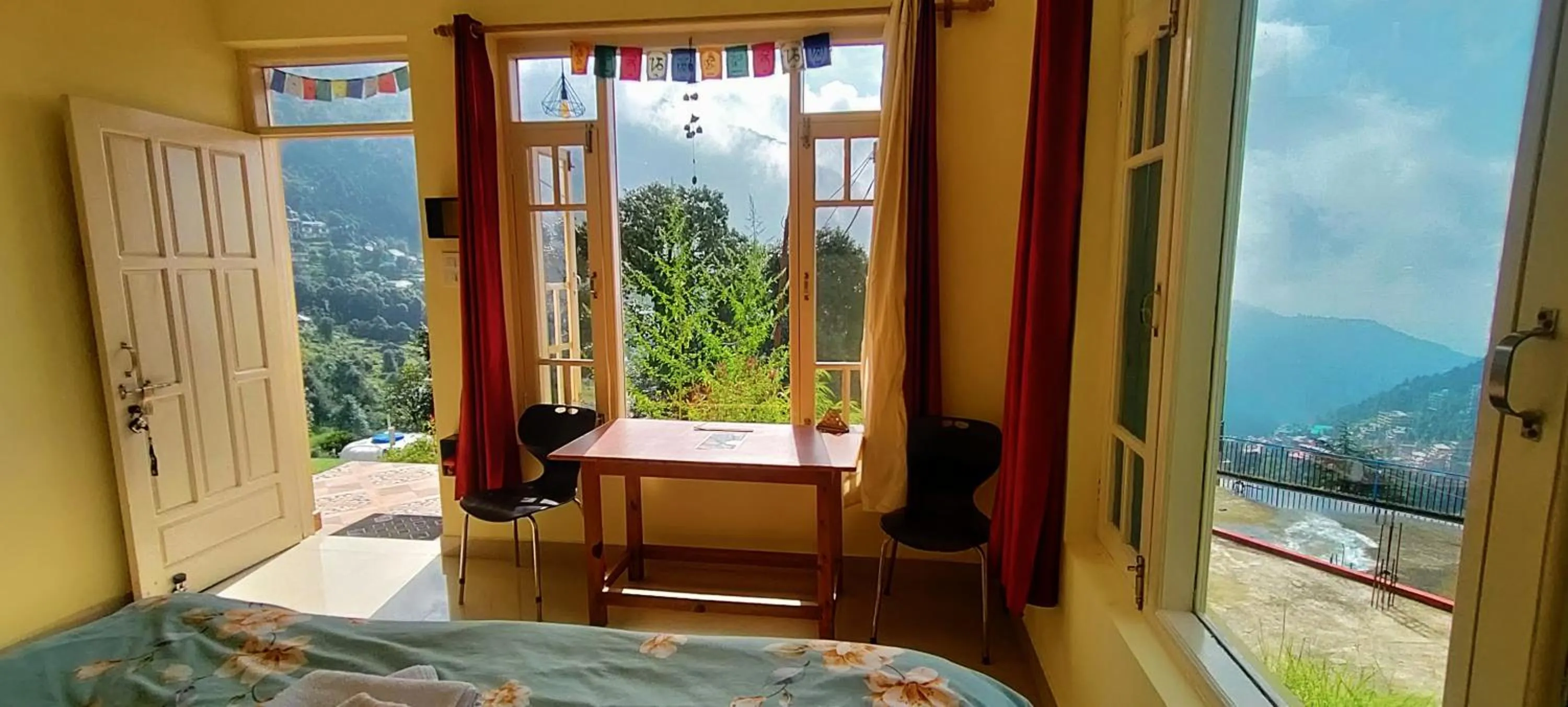 Bedroom in The Unmad - Dharamkot