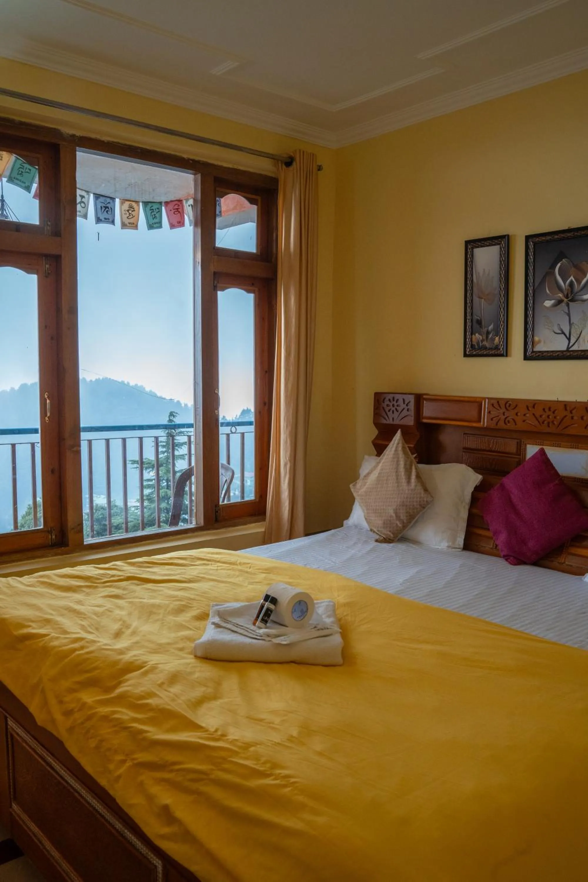 View (from property/room), Bed in The Unmad - Dharamkot