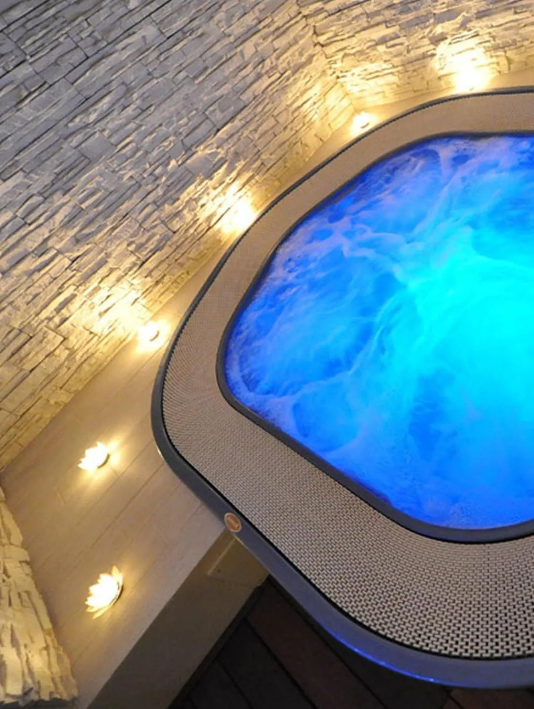 Hot Tub in Hotel Madison