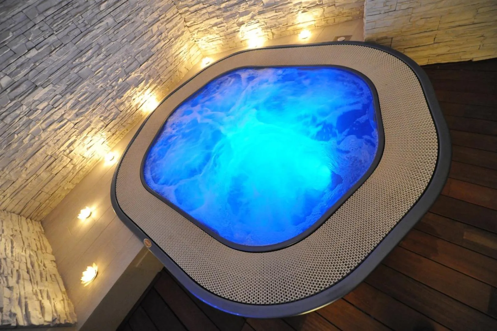 Hot Tub in Hotel Madison