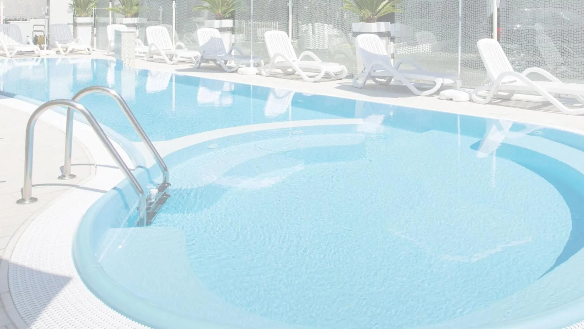 Swimming pool in Hotel Madison