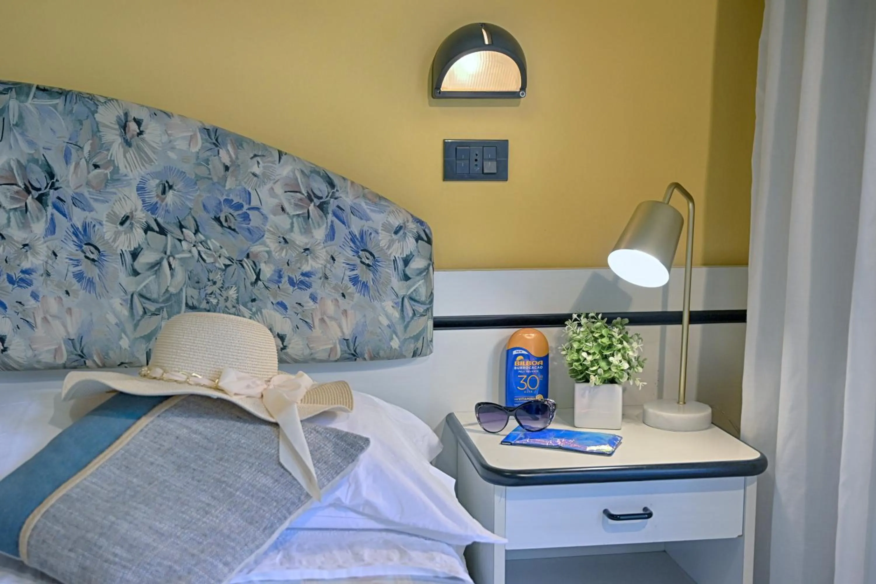 Bed in Hotel Madison