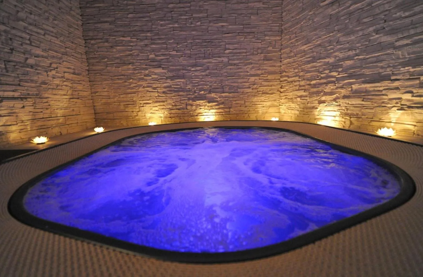 Hot Tub in Hotel Madison