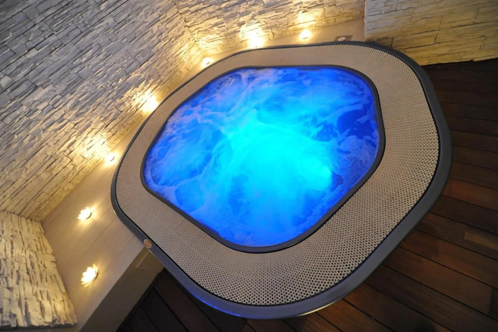 Hot Tub in Hotel Madison