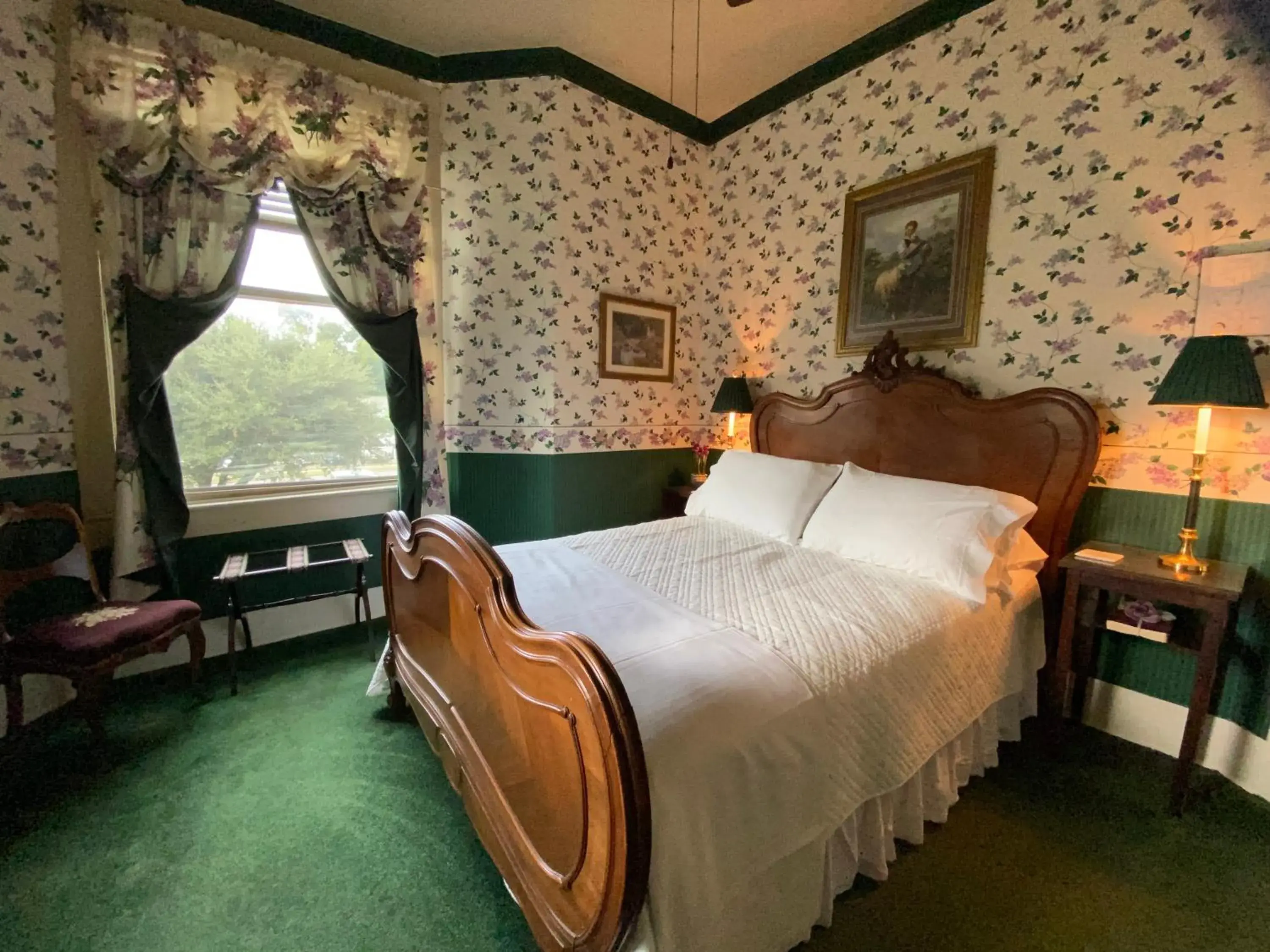 Suite with Balcony in Four Winds Victorian Venue & Suites Suite with Balcony in Four Winds Victorian Venue & Suites
