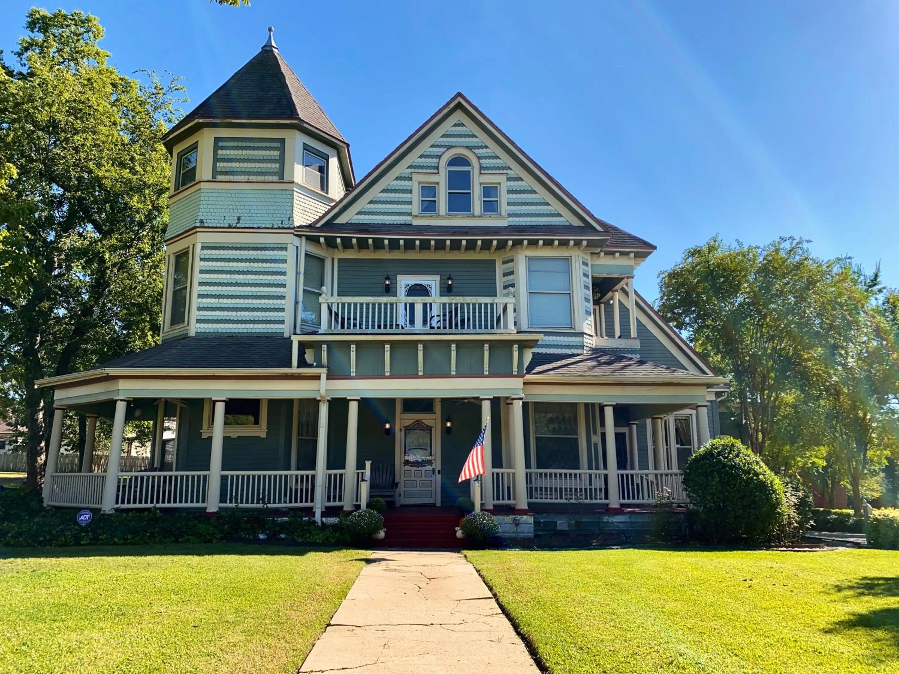 Four Winds Victorian Venue & Suites