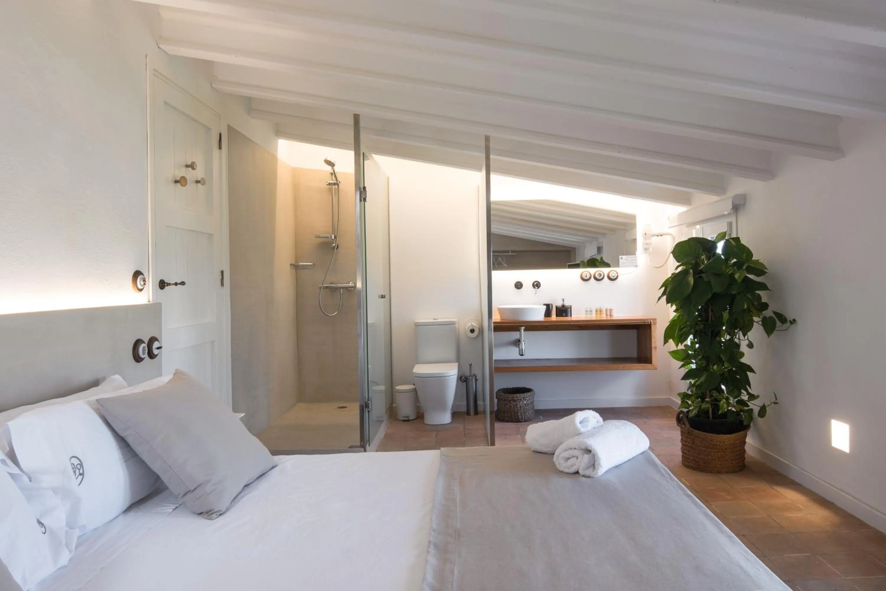 Toilet, Bed in Agroturismo Son Juaneda