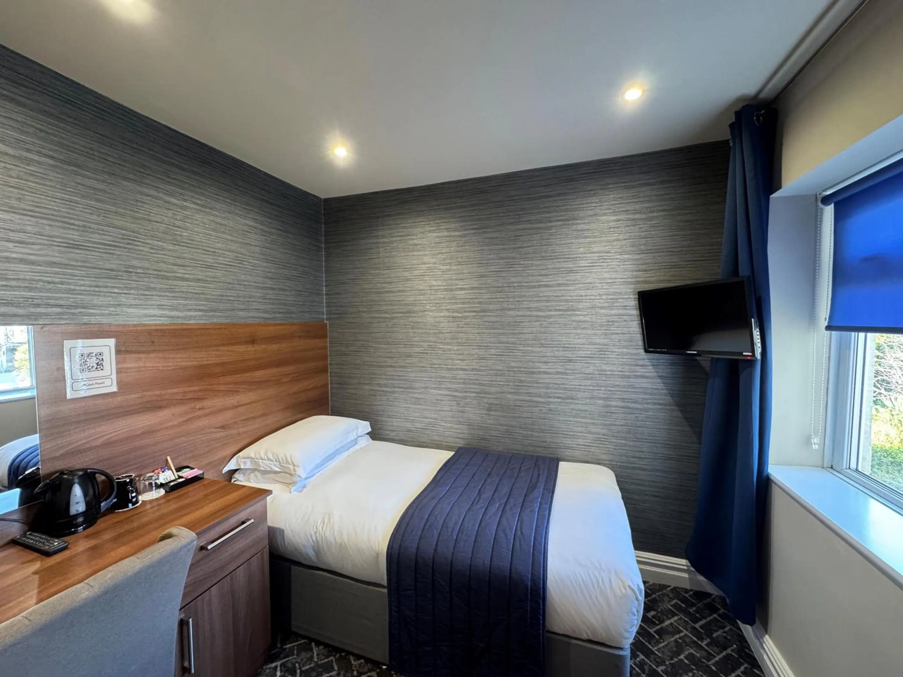 Bedroom, Bed in No 5 Bournemouth