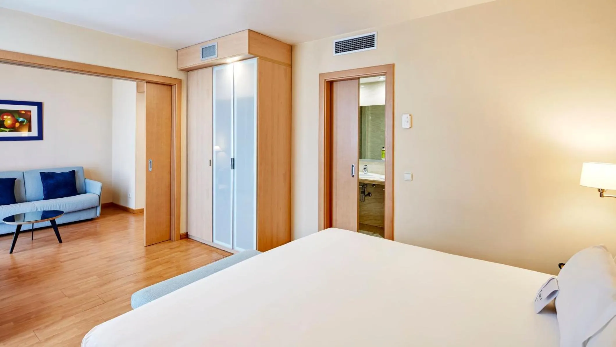 Photo of the whole room, Bed in Sercotel Porta Barcelona