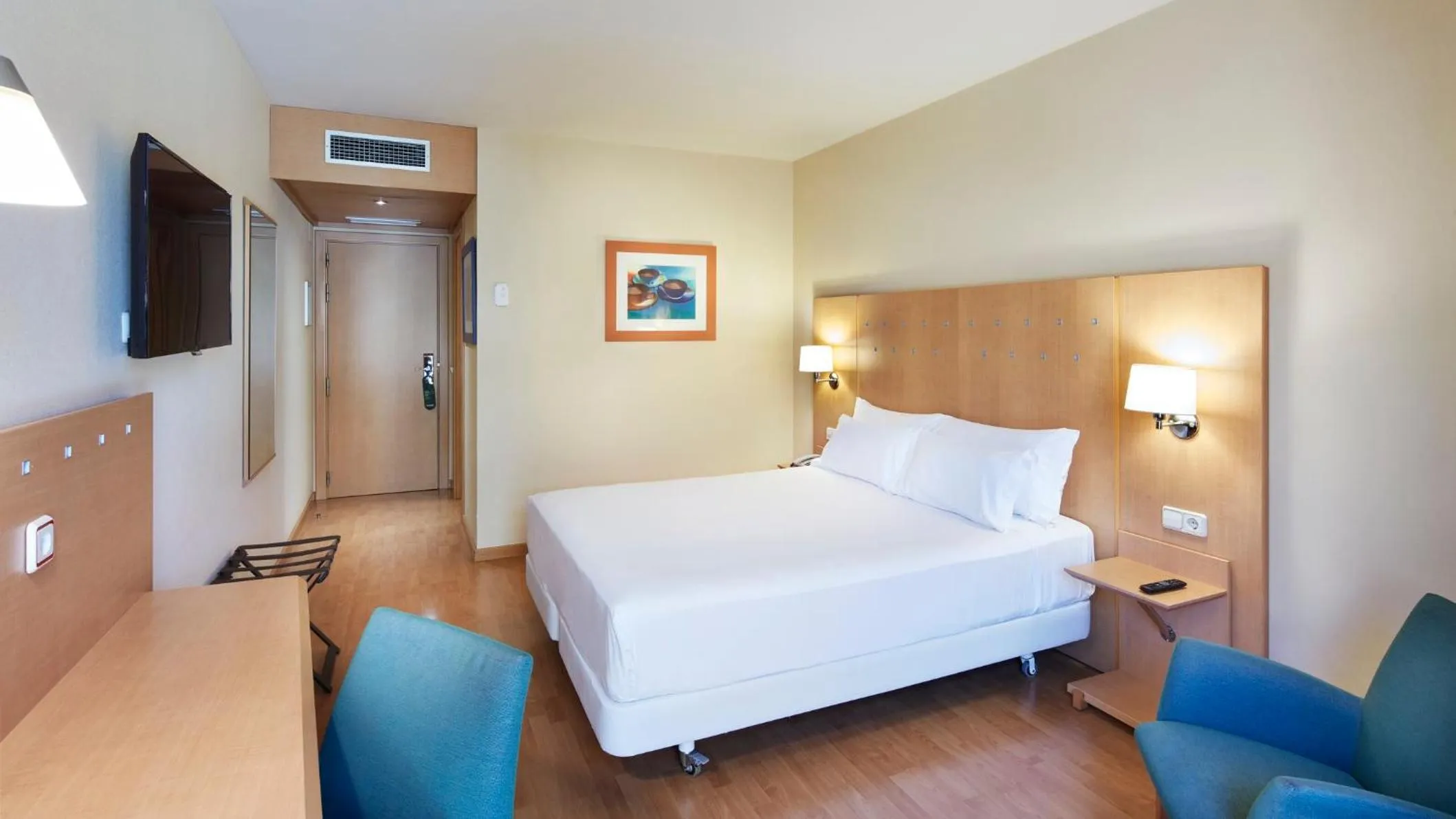 Photo of the whole room, Bed in Sercotel Porta Barcelona