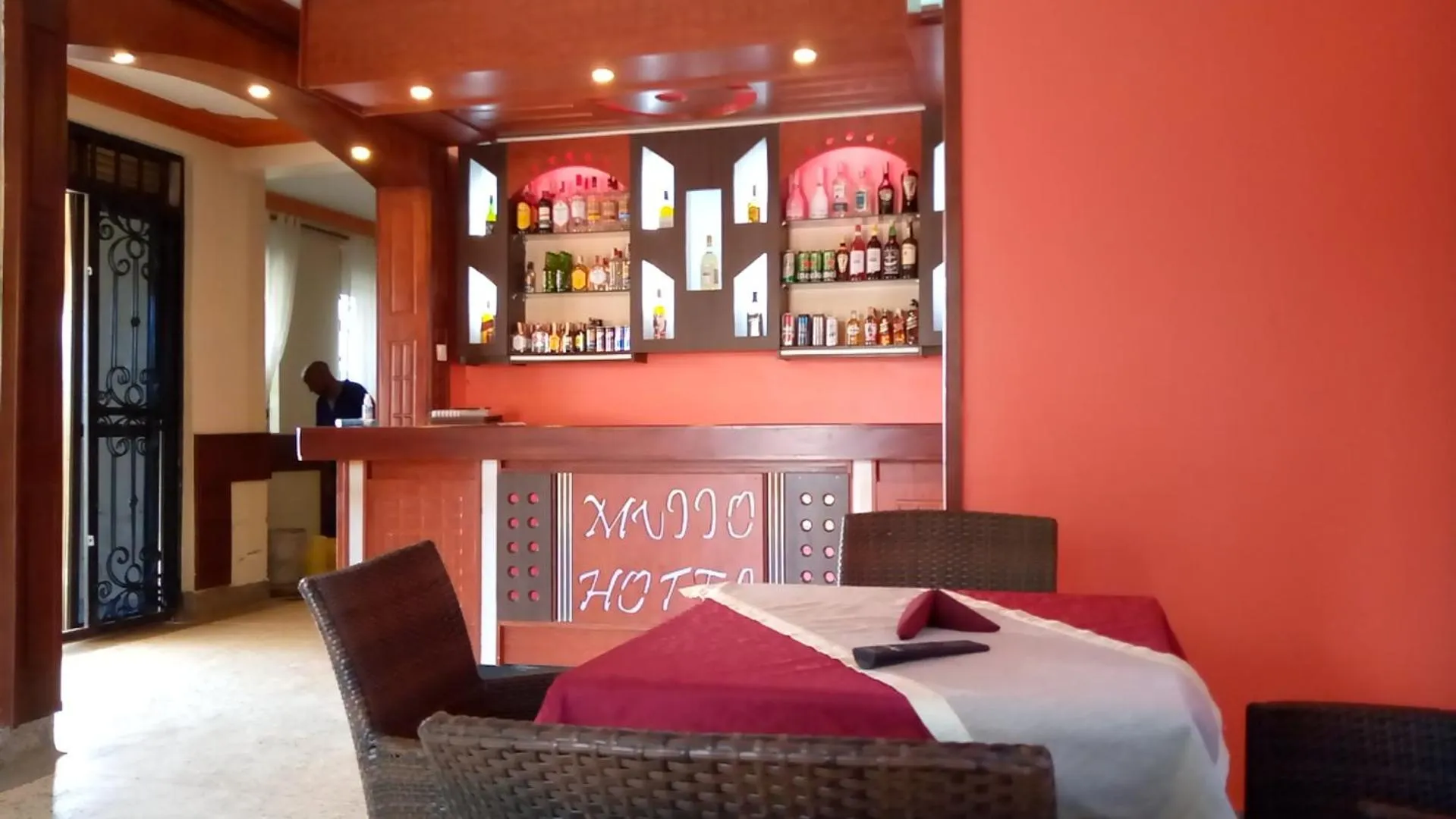 Restaurant/places to eat in Mujjo Hotel Kajjansi