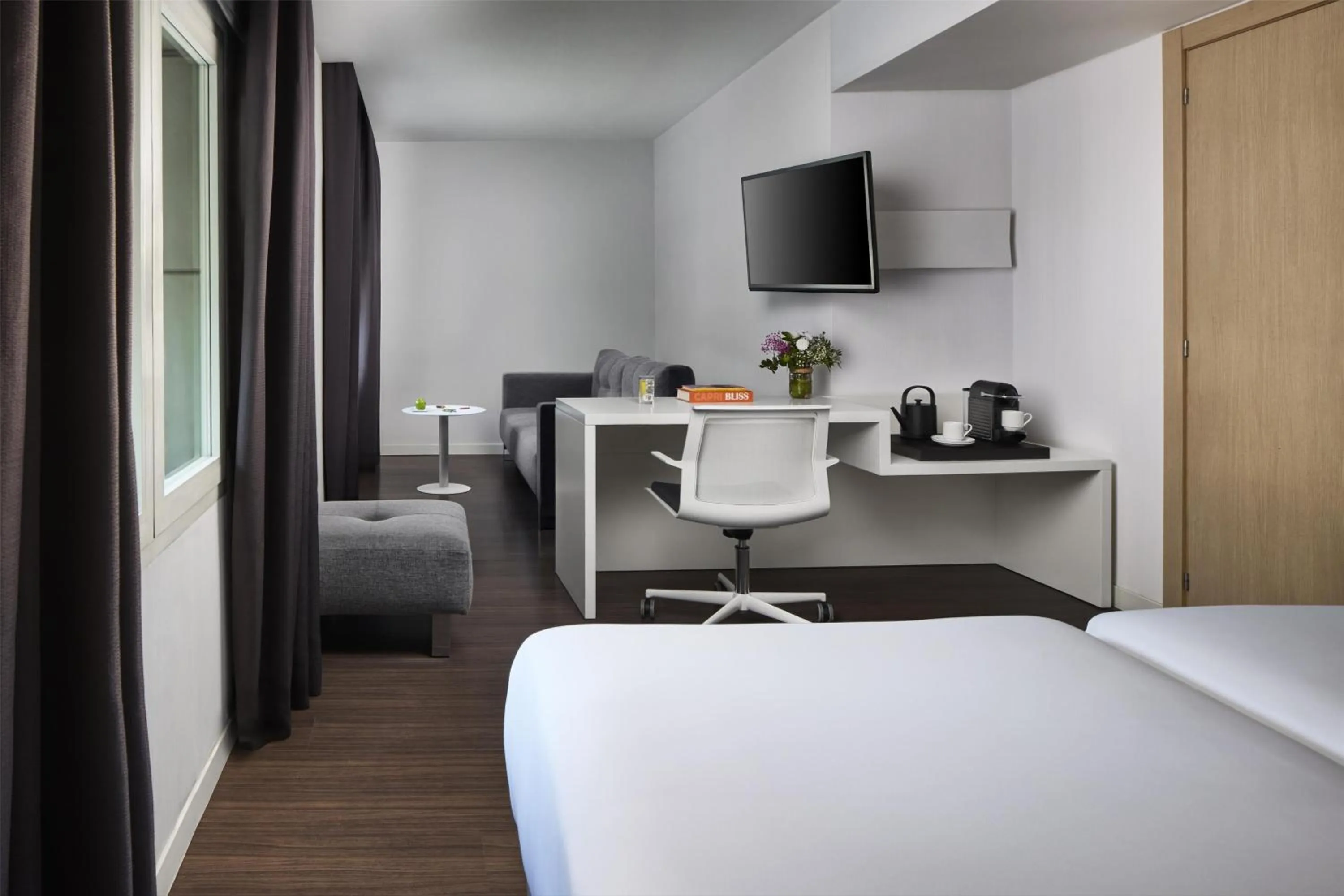 Bedroom, Bed in NH Barcelona Stadium