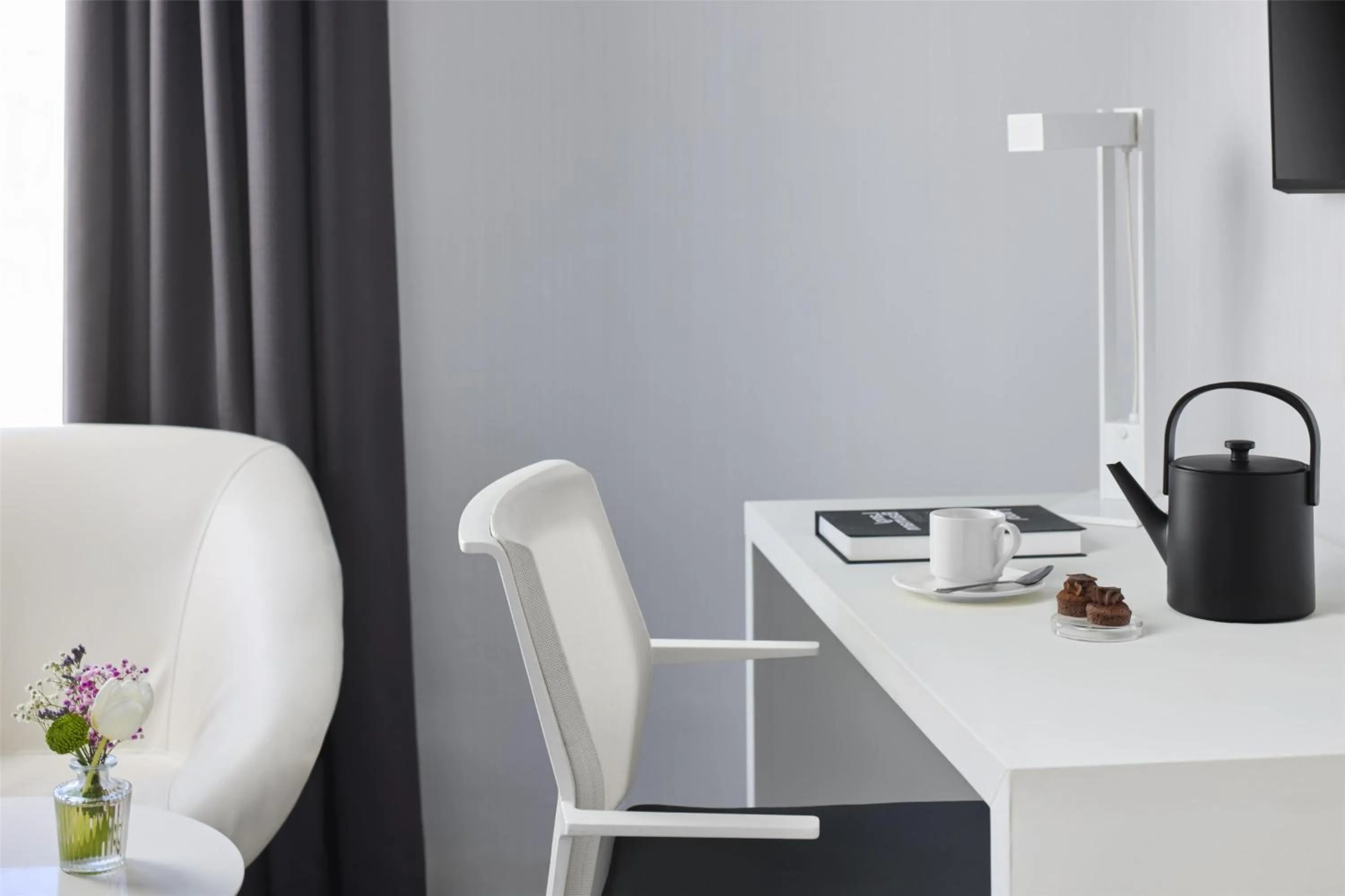 Bedroom in NH Barcelona Stadium