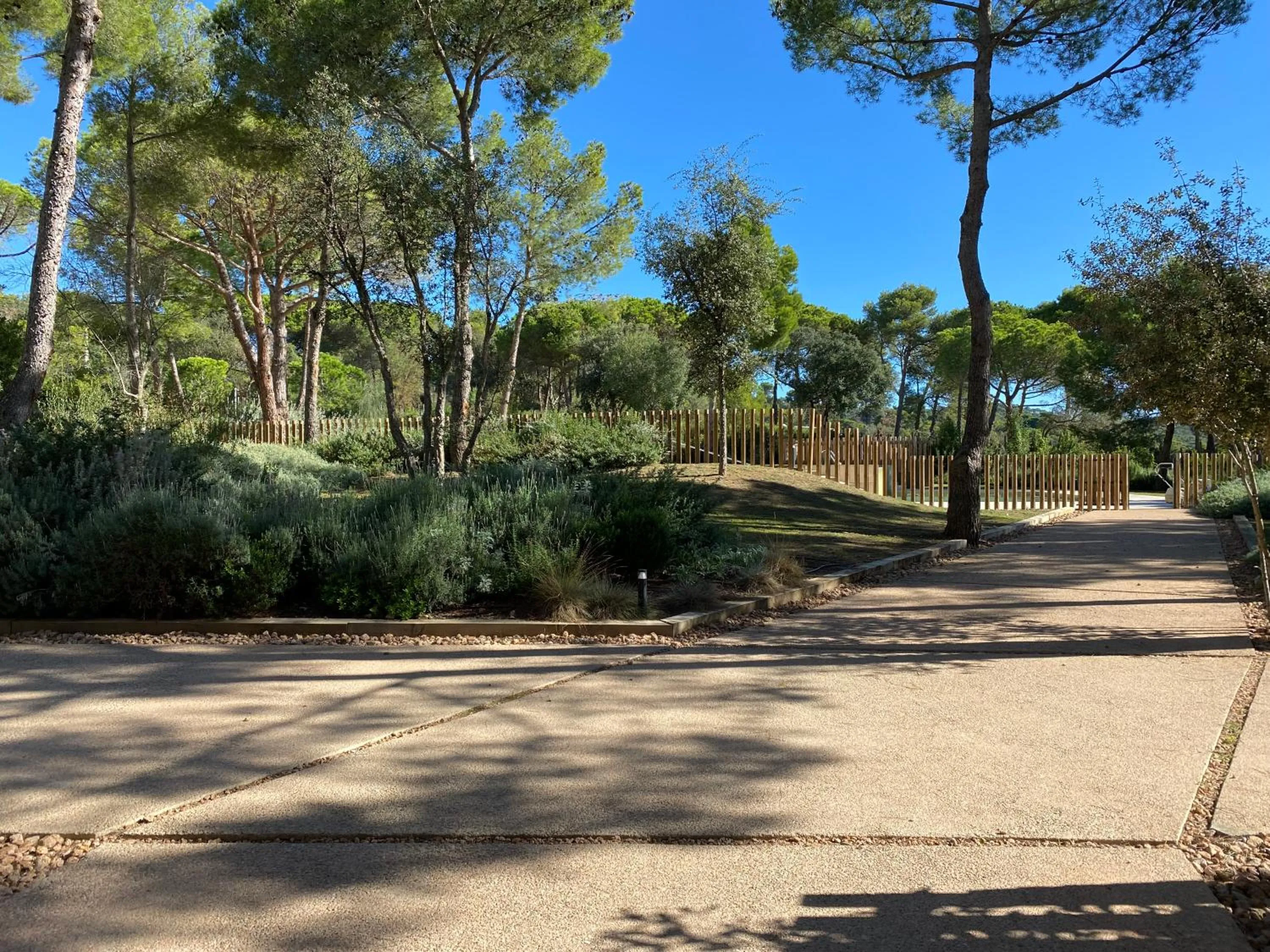 Garden in Apartamento nuevo, equipado y decorado con estilo