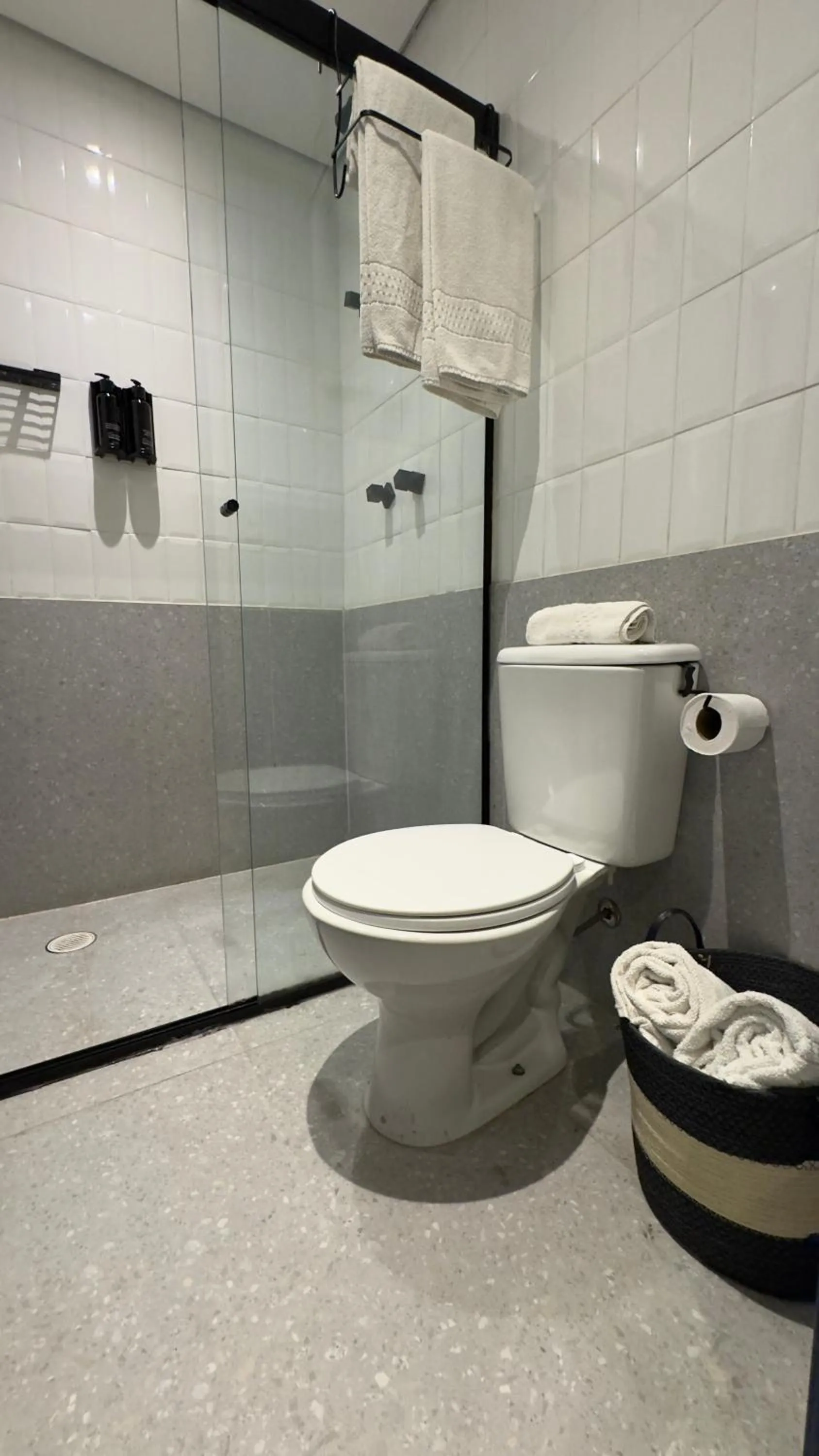 Shower in Apê Paulista Alameda Santos