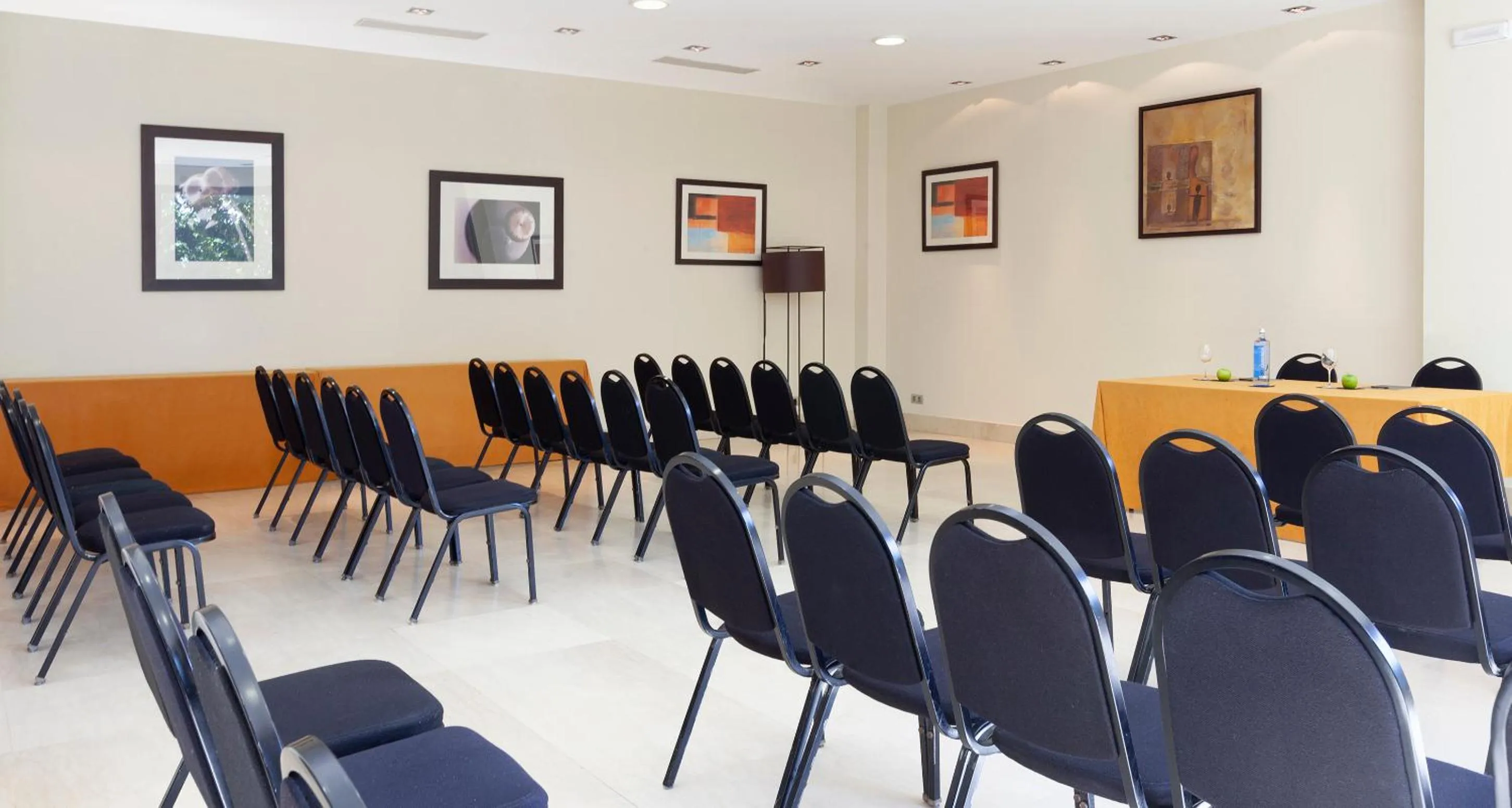 Business facilities in NH San Sebastian de los Reyes