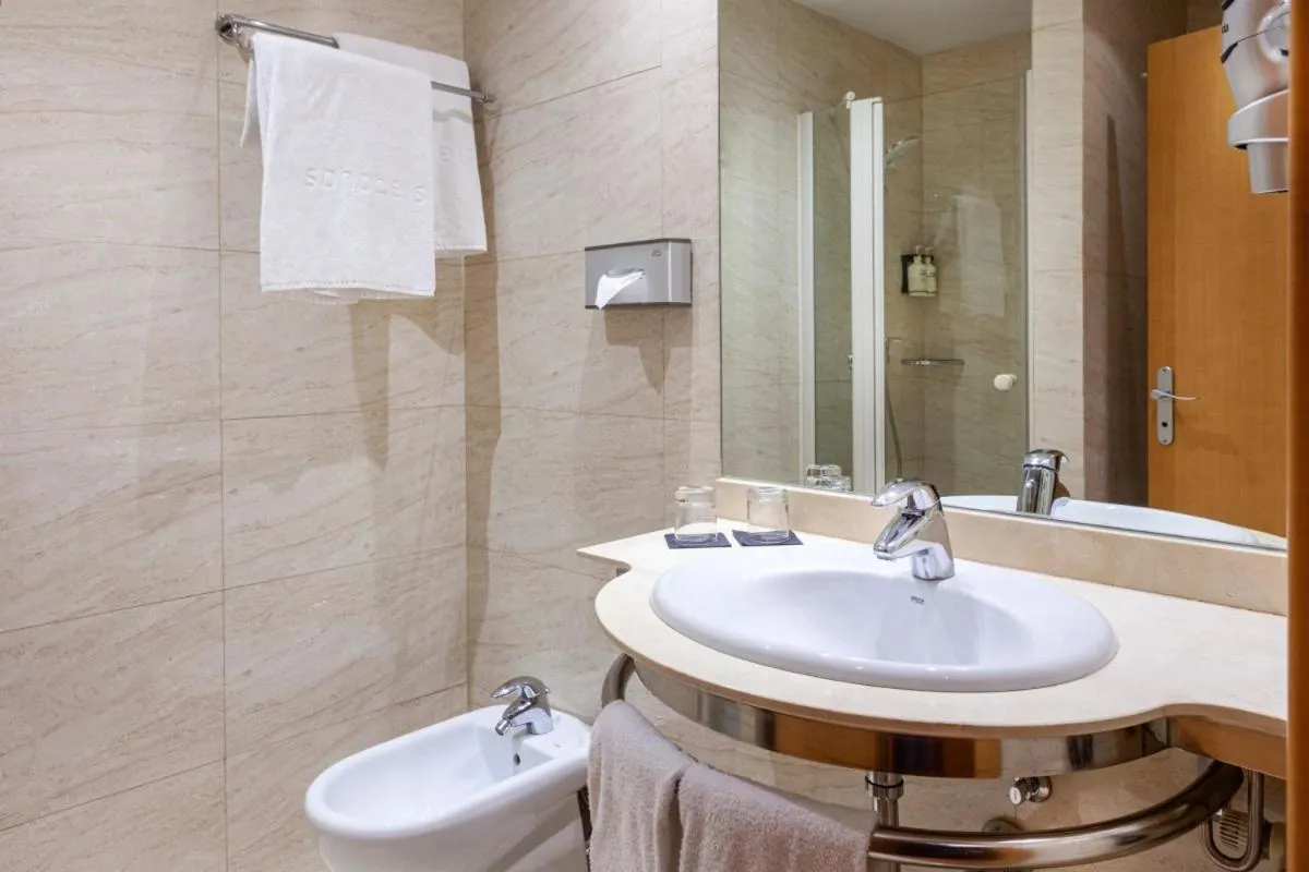 Bathroom in NH San Sebastian de los Reyes