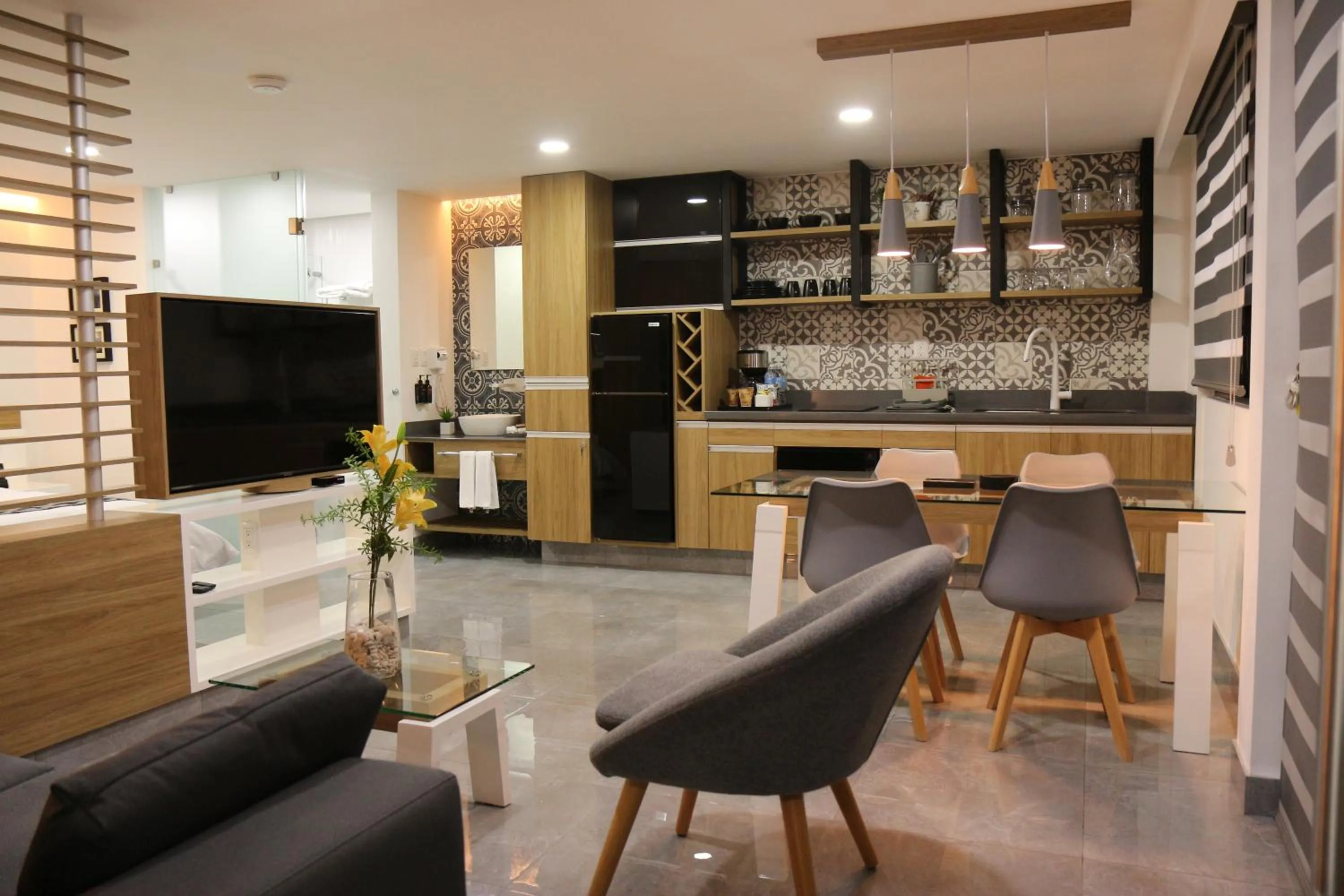 Communal lounge/ TV room in The Lu'um House