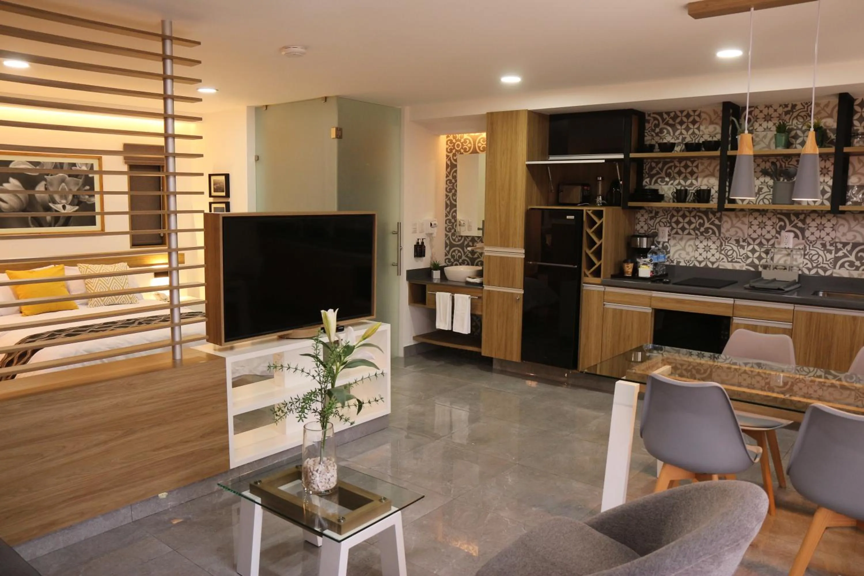 Communal lounge/ TV room in The Lu'um House