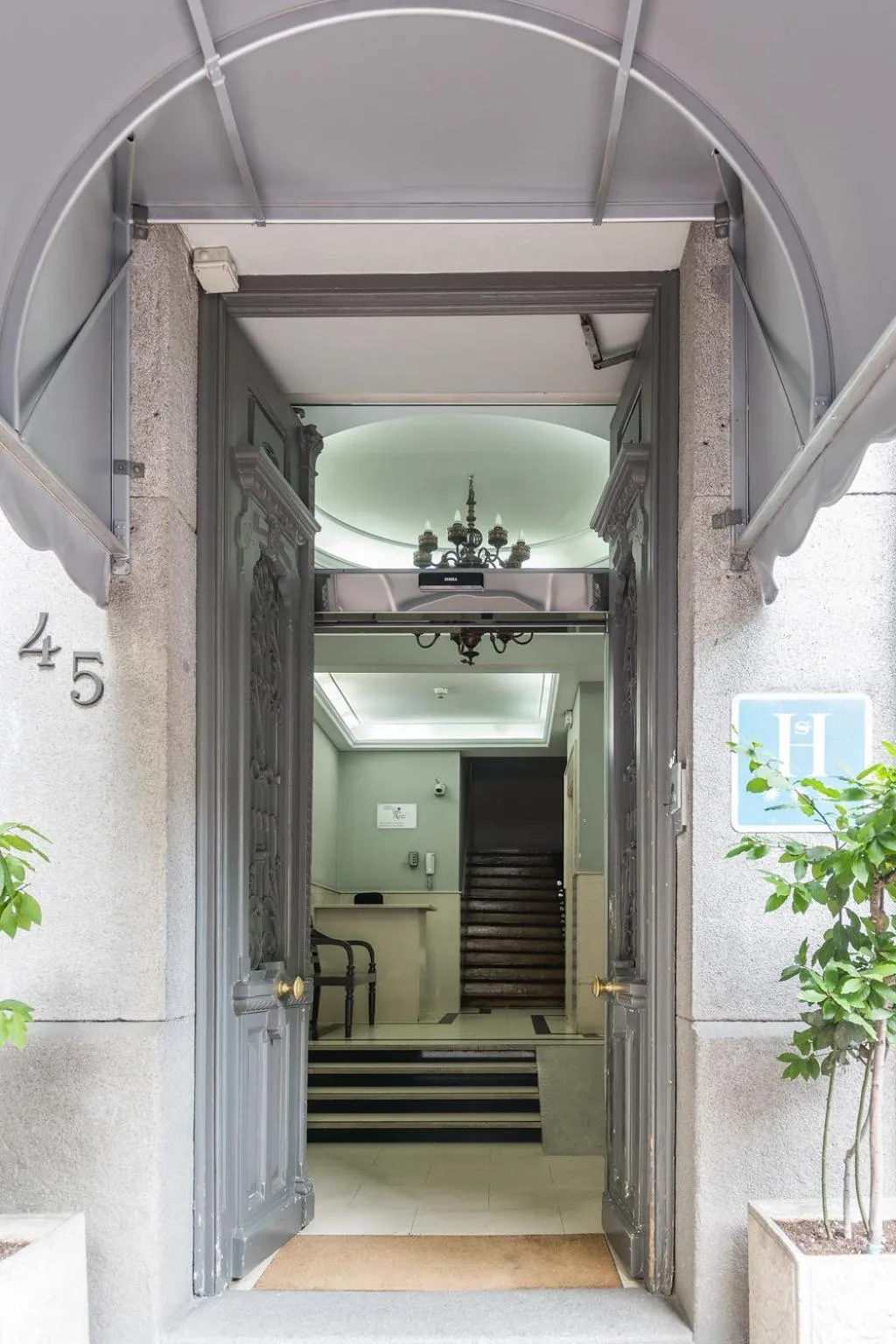 Facade/entrance in BYPILLOW Velázquez 45