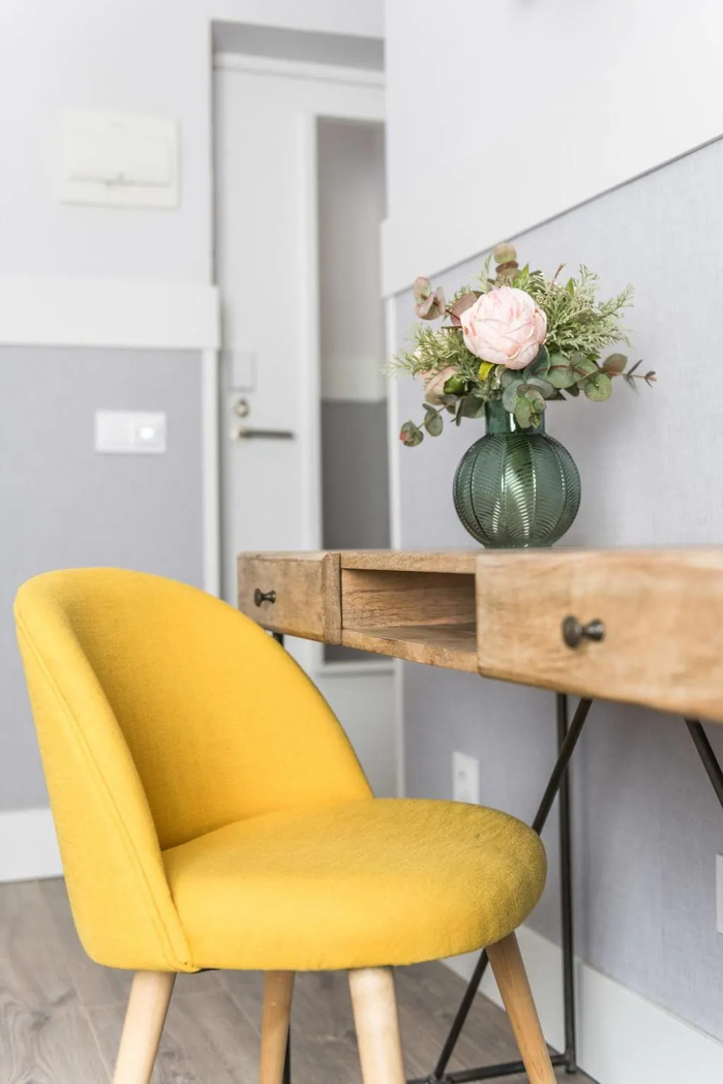 Photo of the whole room in BYPILLOW Velázquez 45