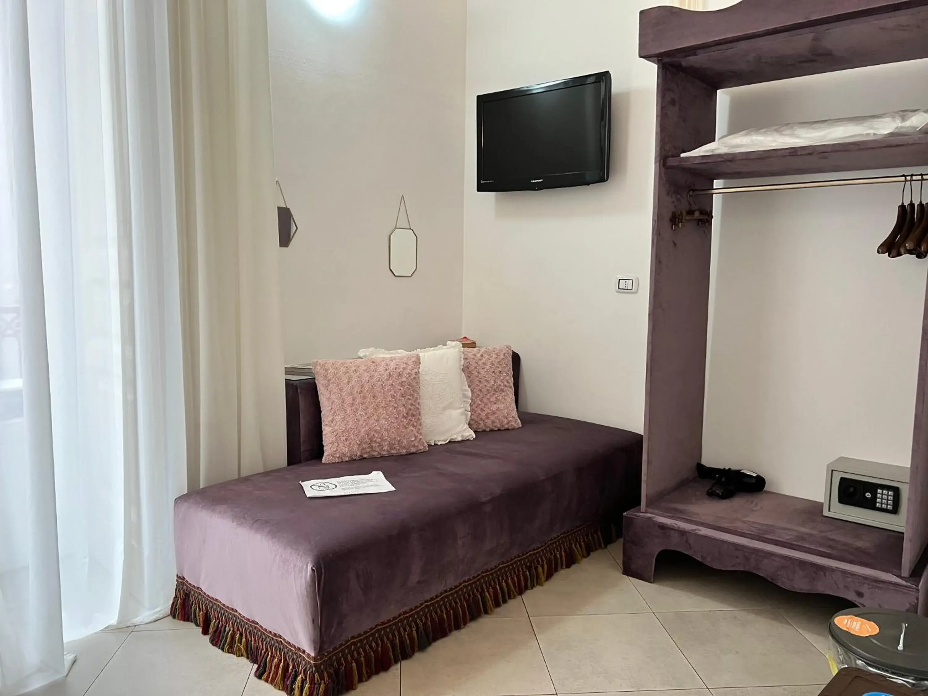 Deluxe Triple Room in Bellini Home B&B Deluxe Triple Room in Bellini Home B&B