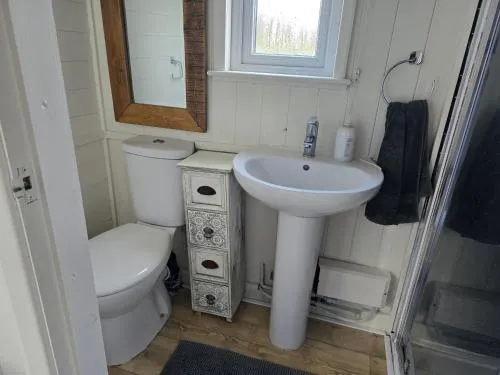 Glamping Hut - Sleeps 2 hot tub & parking