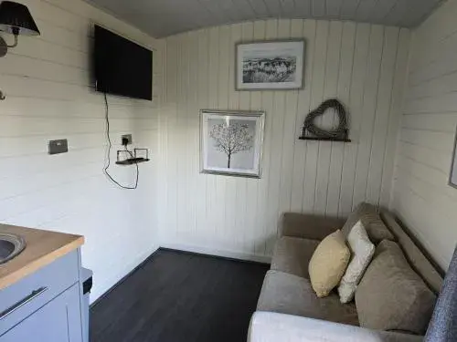 Glamping Hut - Sleeps 2 hot tub & parking Glamping Hut - Sleeps 2 hot tub & parking